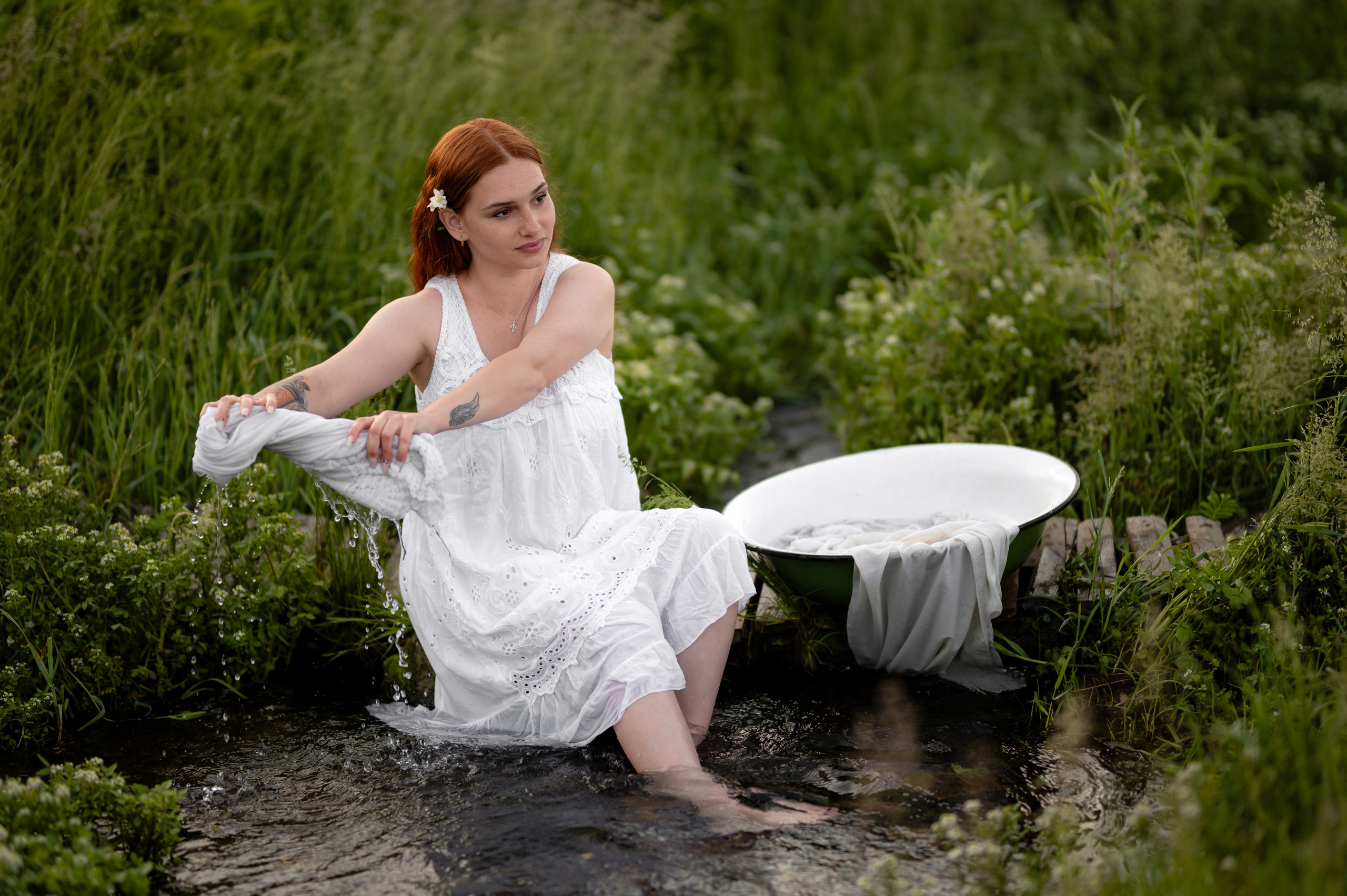 Poveste pe mal de râu. Home