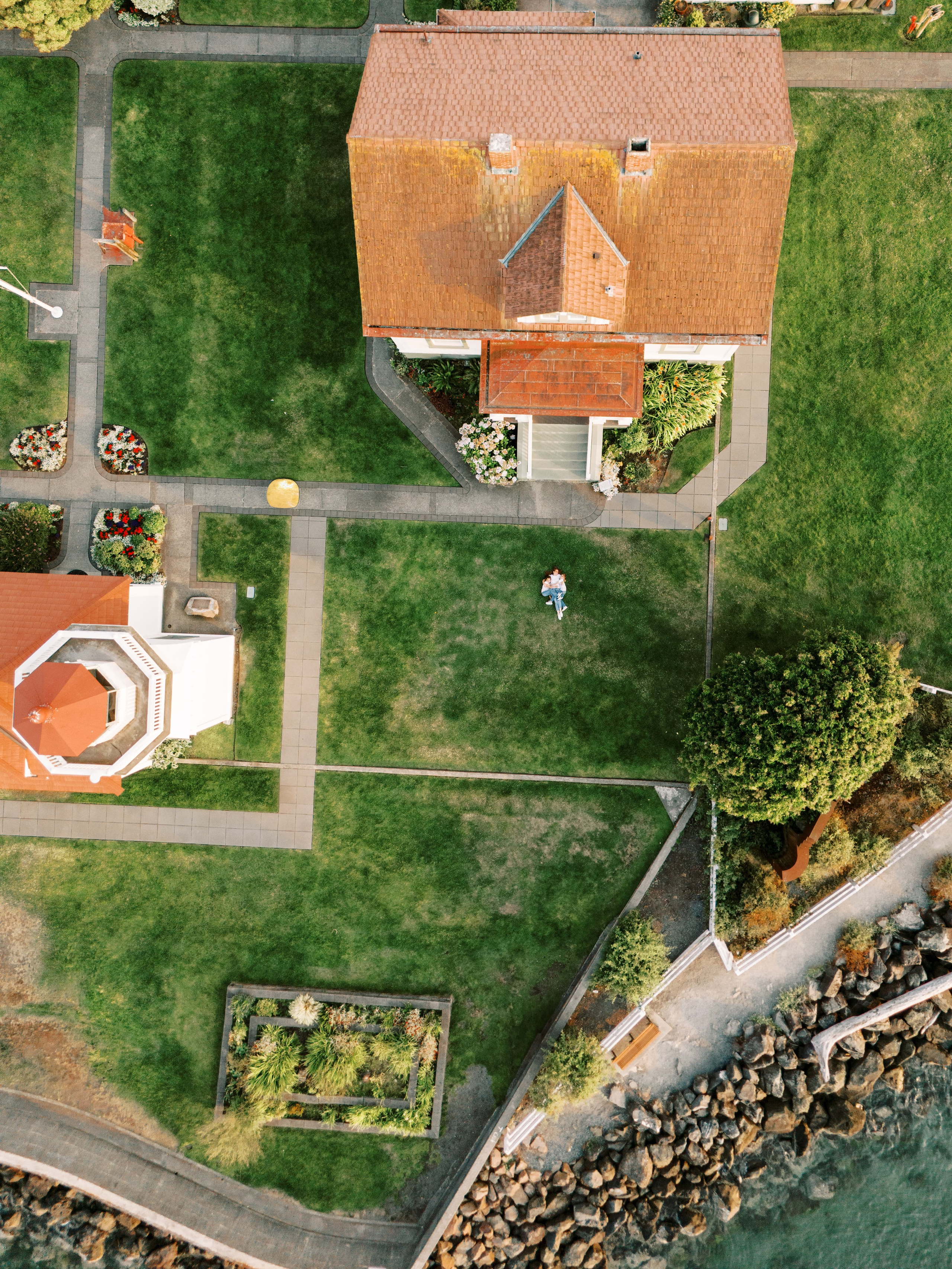 Family photoshoot. Vitalina with her family. August 2024. Lighthouse in Mukilteo. EVAN ARISTOV WEDDING PHOTOGRAPHY — Seattle Wedding Photographer