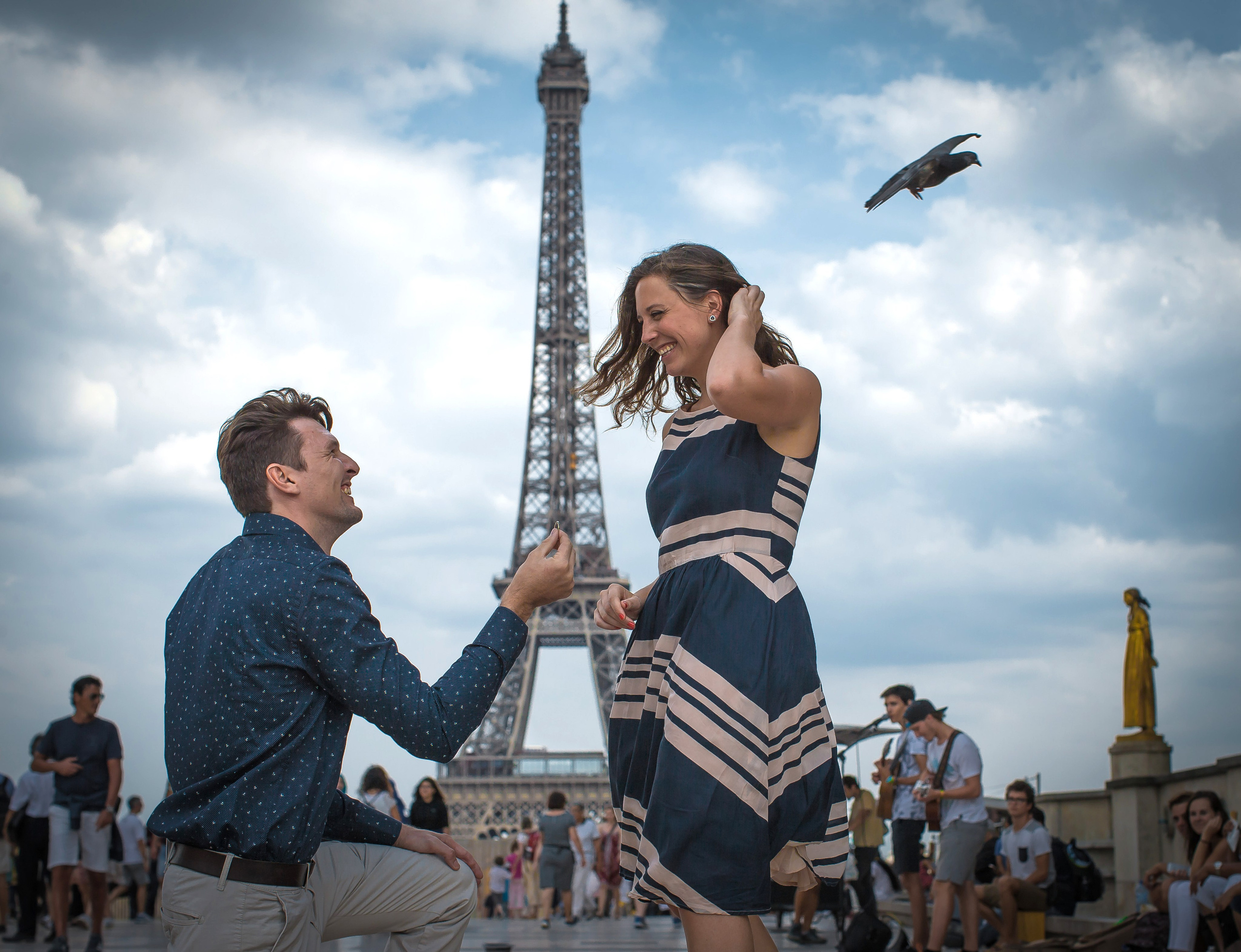 Wedding Proposal in Paris: 7 Refined & Realistic Ideas for 2026. Photographe à Paris