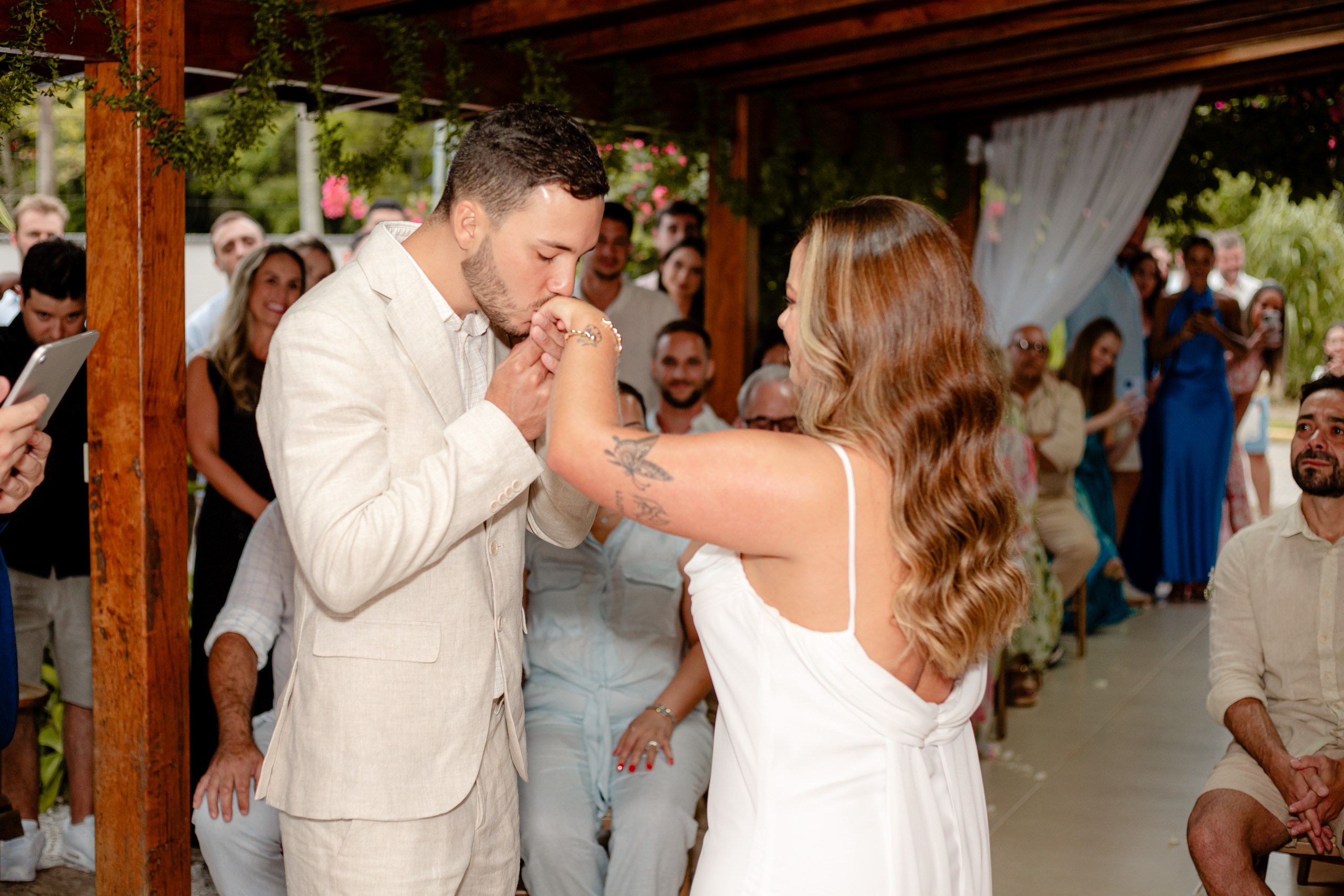 Cerimônia de casamento intimista em Bombinhas — Sarah e Eduardo