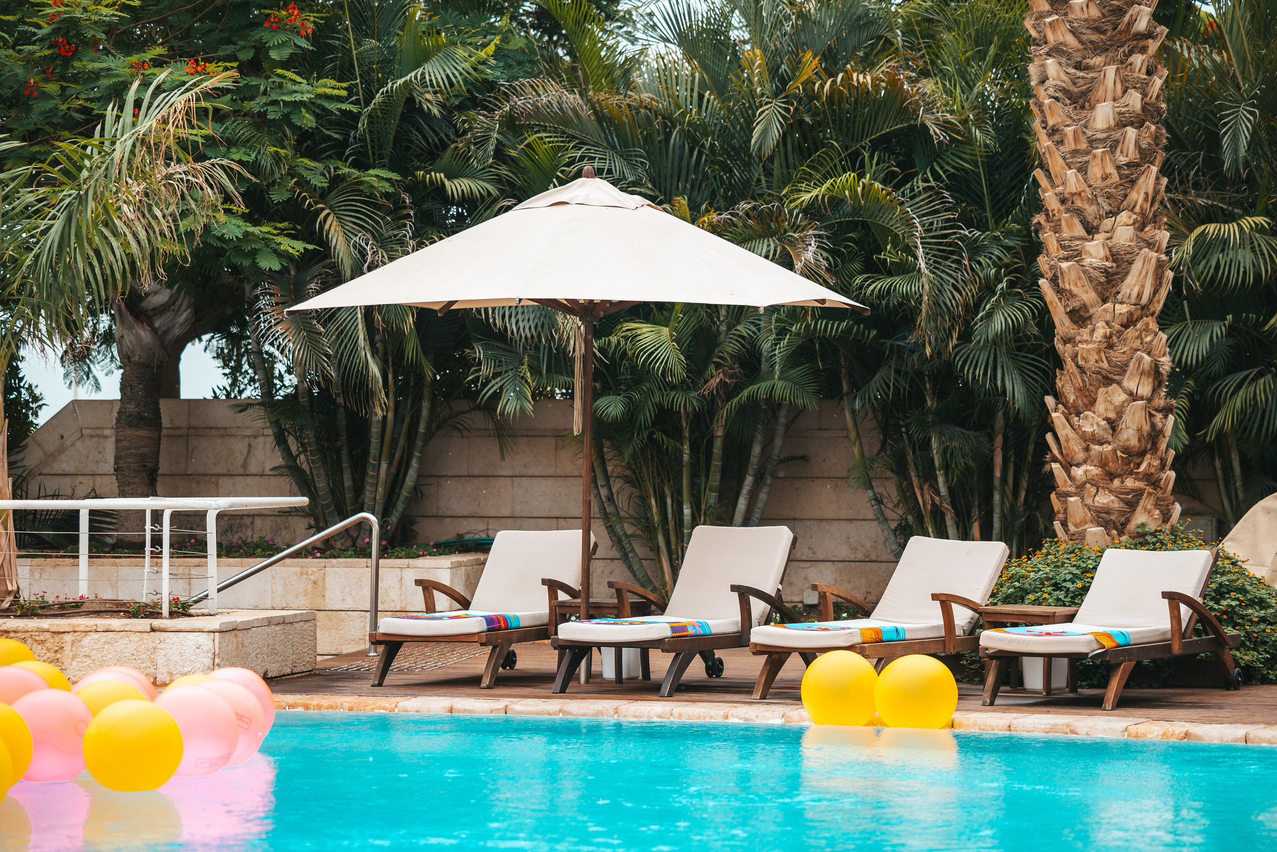 Electric General Dead Sea. AMIR BUCHNIK PHOTOGRAPHER