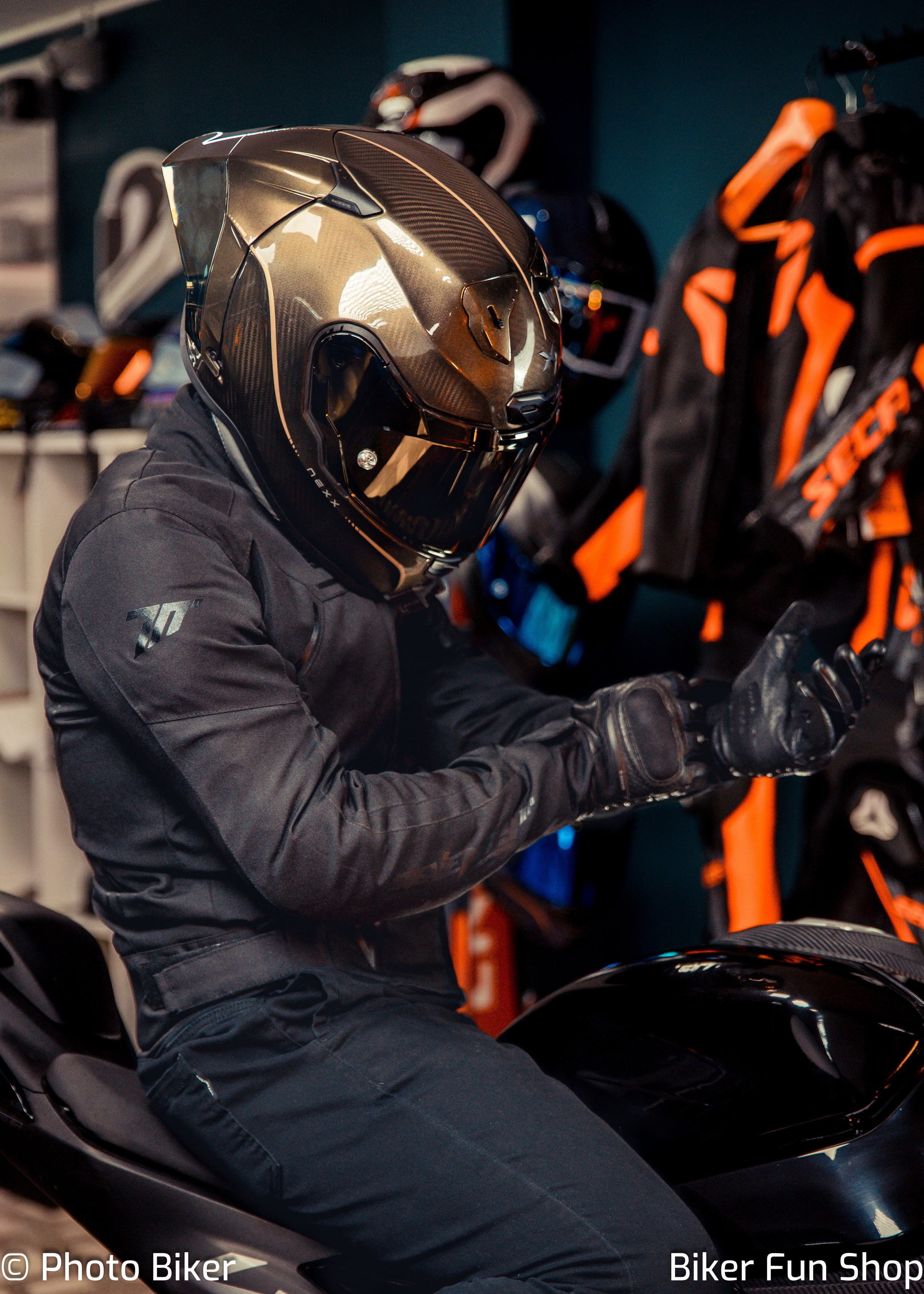 Sesiune foto magazin Biker Fun Shop. Lucian Dedeu — Fotograf