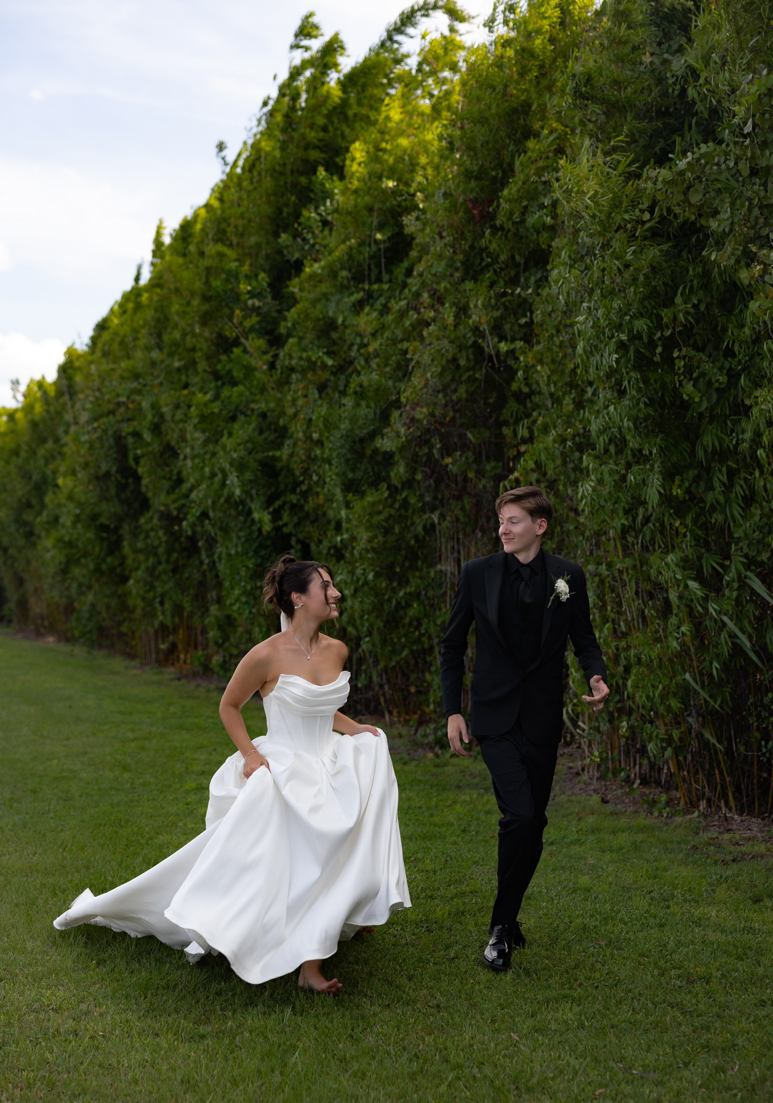Alexsa and Robert. Ever After Farm Peach. Photographer Anastasia Nagibina