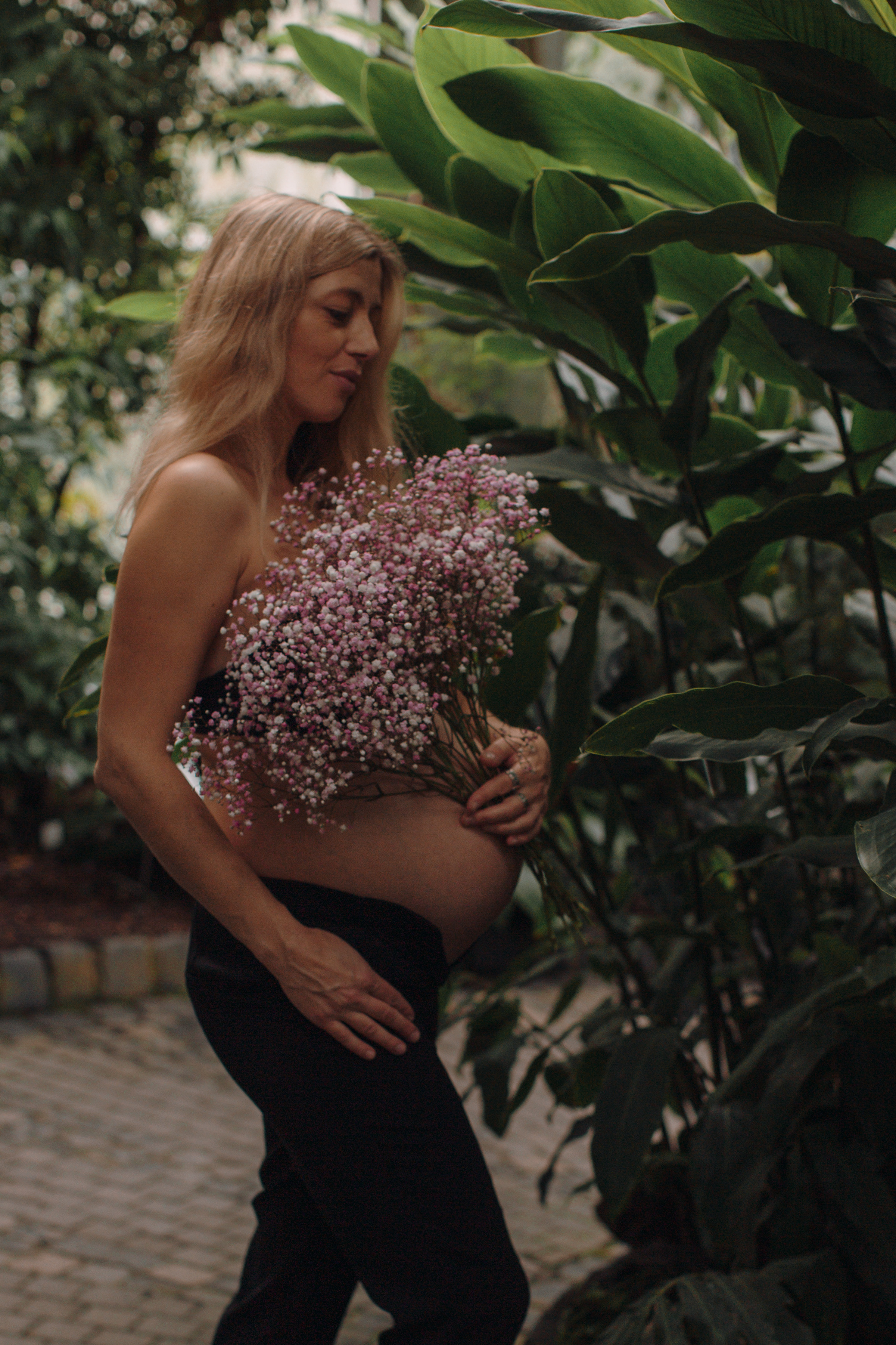 Albina im Garten. Семейный и свадебный фотограф в Франкфурте на Майне Алина Браун