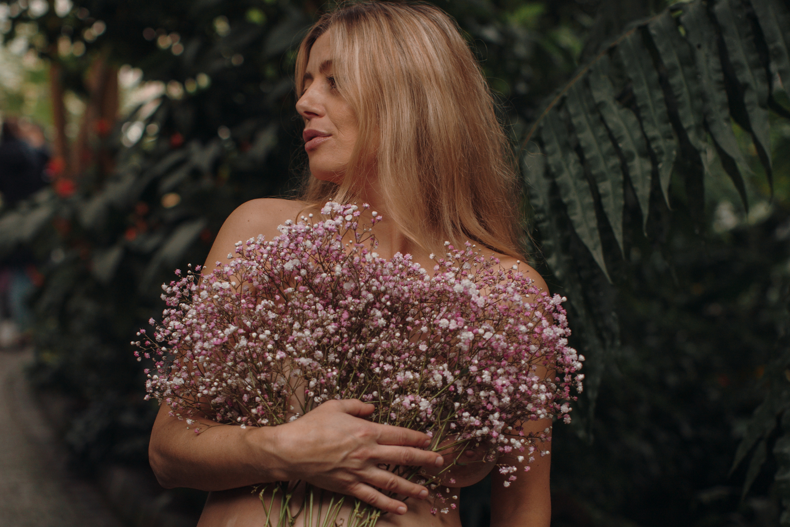 Albina im Garten. Семейный и свадебный фотограф в Франкфурте на Майне Алина Браун