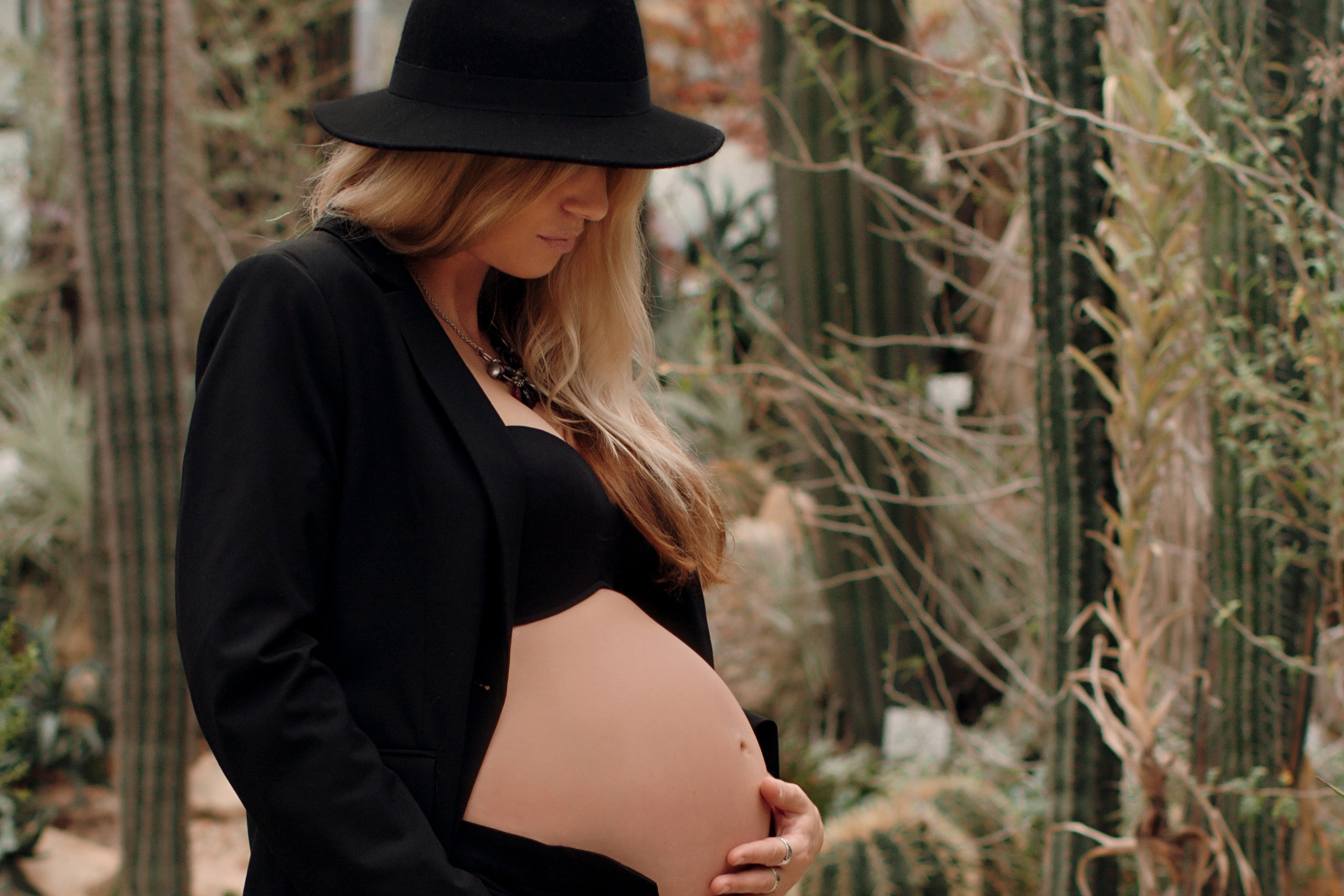 Albina im Garten. Семейный и свадебный фотограф в Франкфурте на Майне Алина Браун