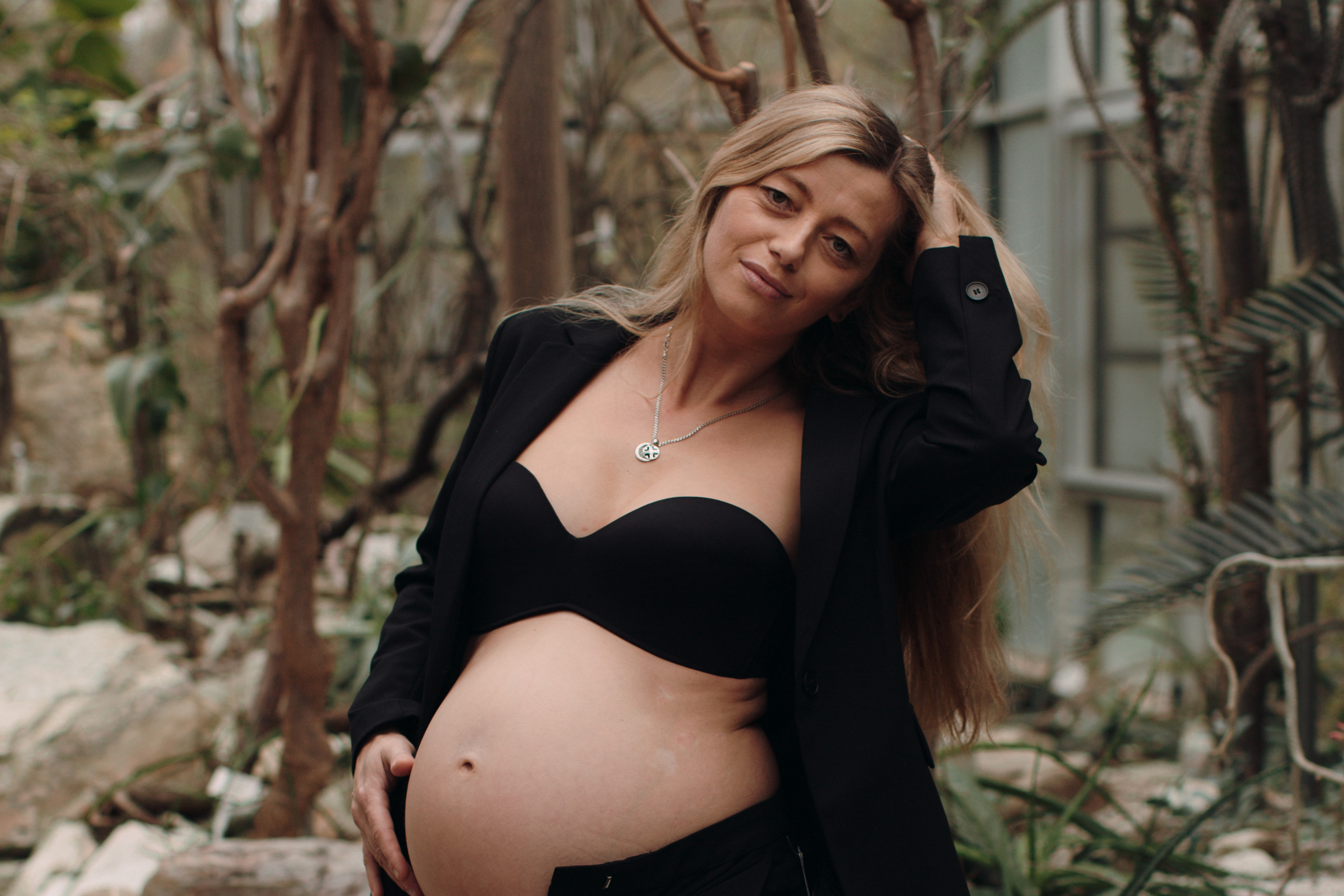 Albina im Garten. Семейный и свадебный фотограф в Франкфурте на Майне Алина Браун