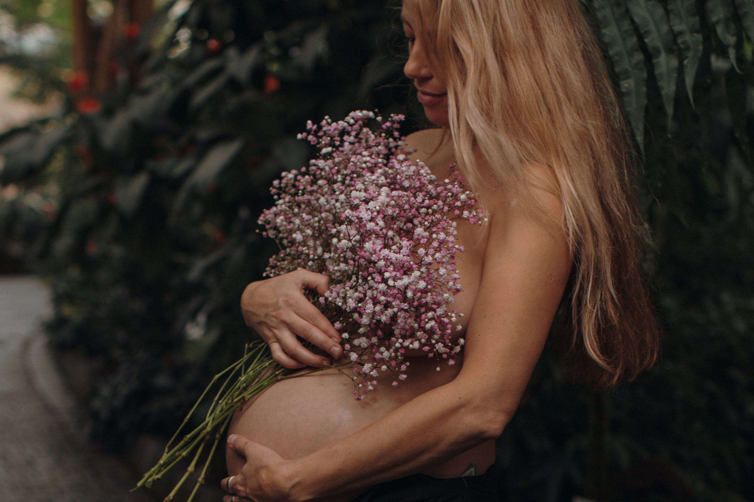 Albina im Garten. Семейный и свадебный фотограф в Франкфурте на Майне Алина Браун