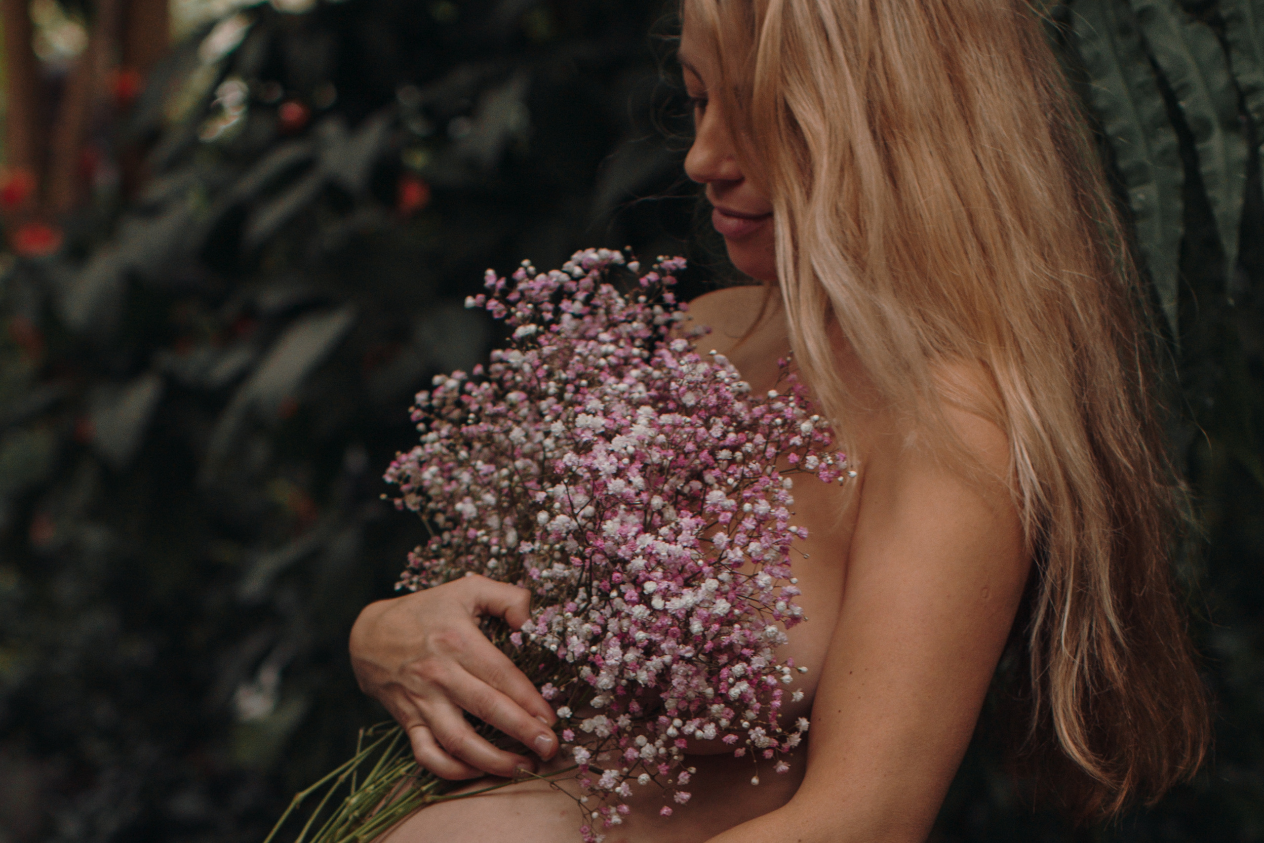 Albina im Garten. Семейный и свадебный фотограф в Франкфурте на Майне Алина Браун