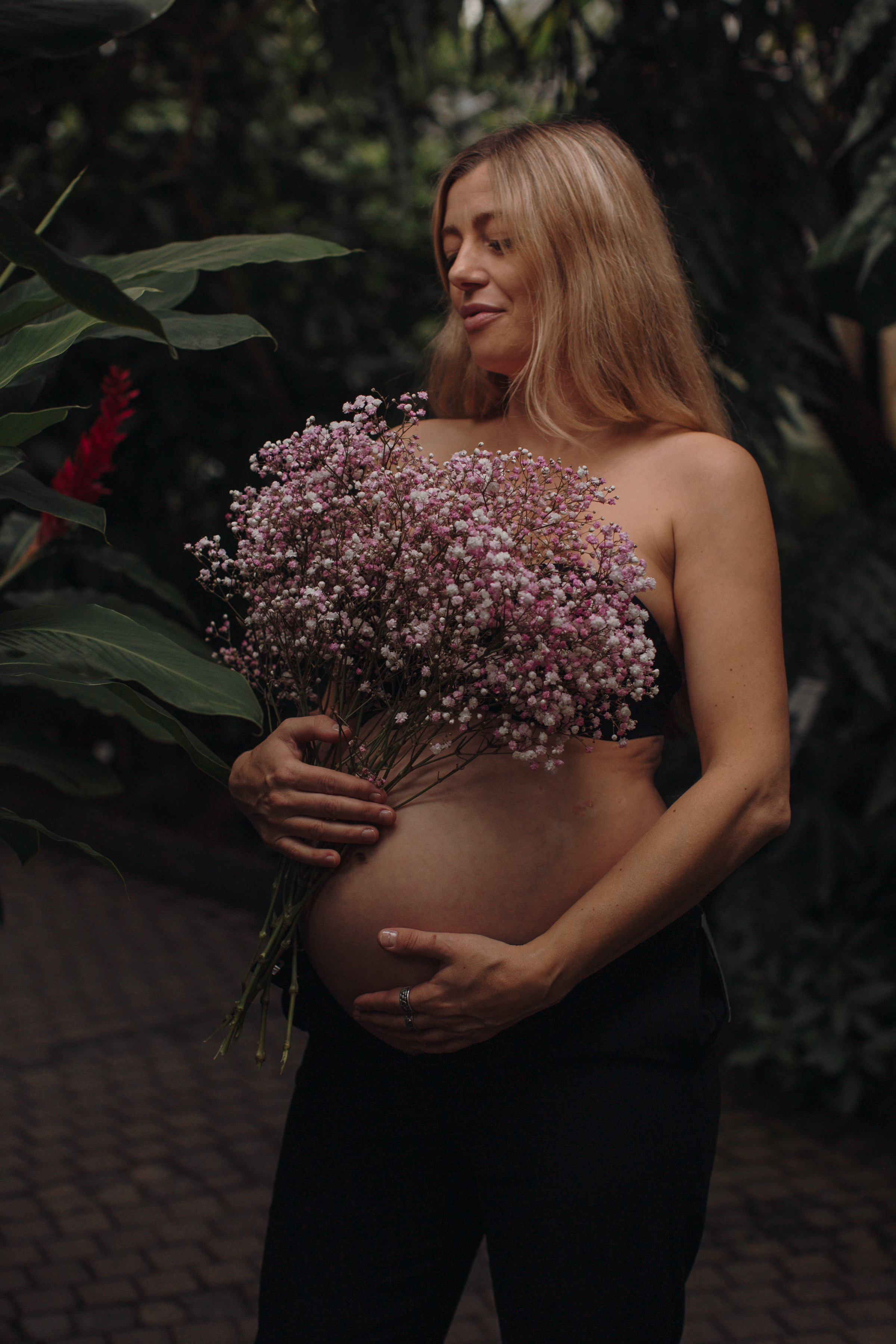 Albina im Garten. Семейный и свадебный фотограф в Франкфурте на Майне Алина Браун