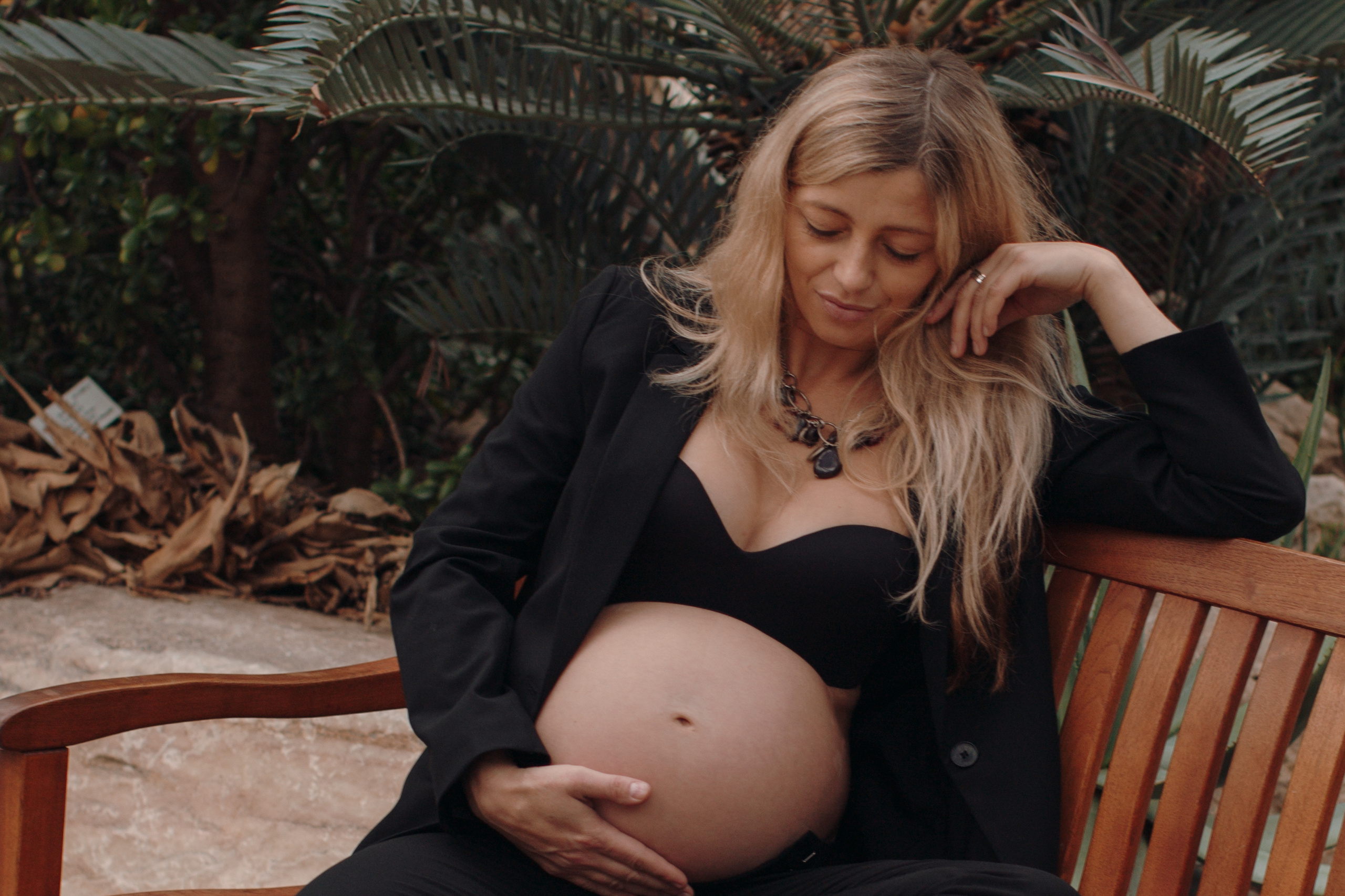 Albina im Garten. Семейный и свадебный фотограф в Франкфурте на Майне Алина Браун