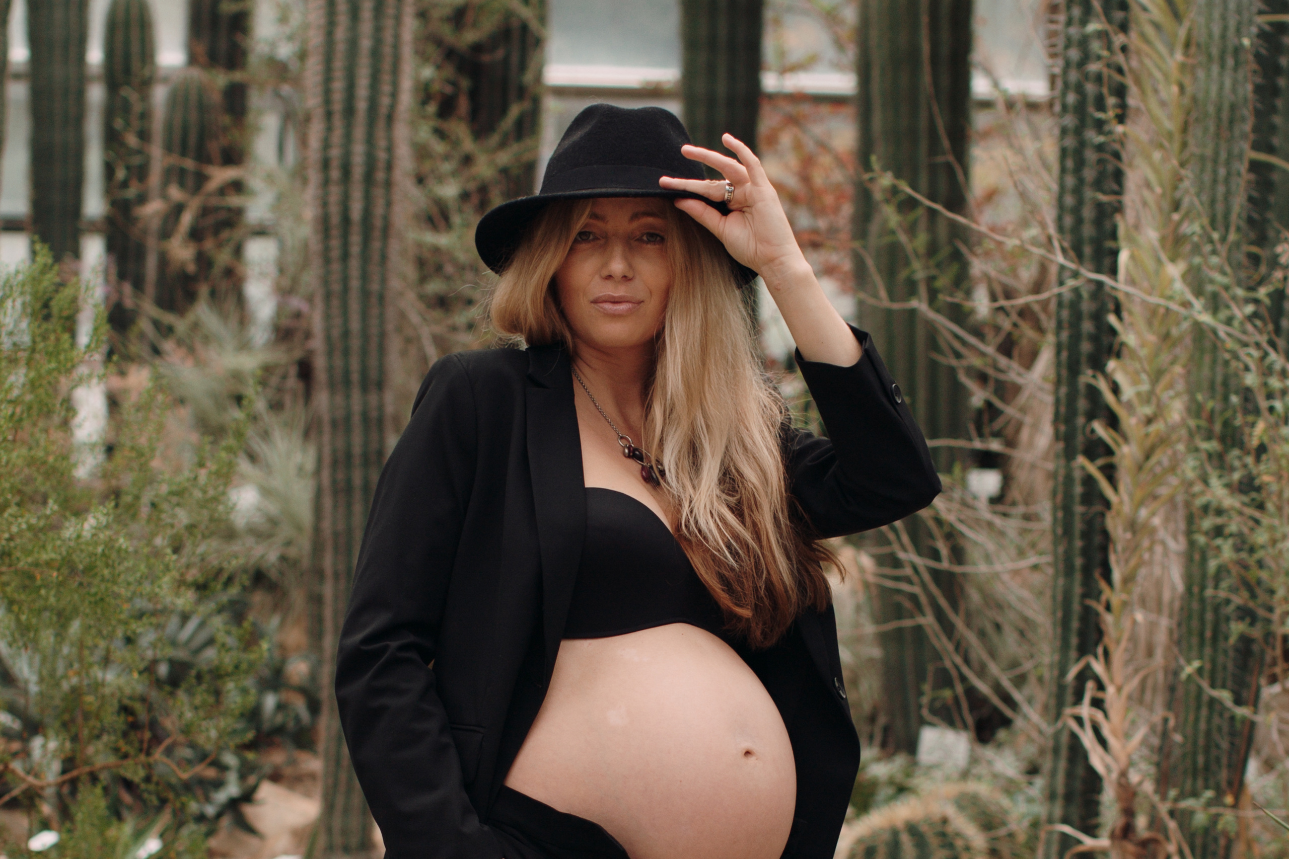 Albina im Garten. Семейный и свадебный фотограф в Франкфурте на Майне Алина Браун