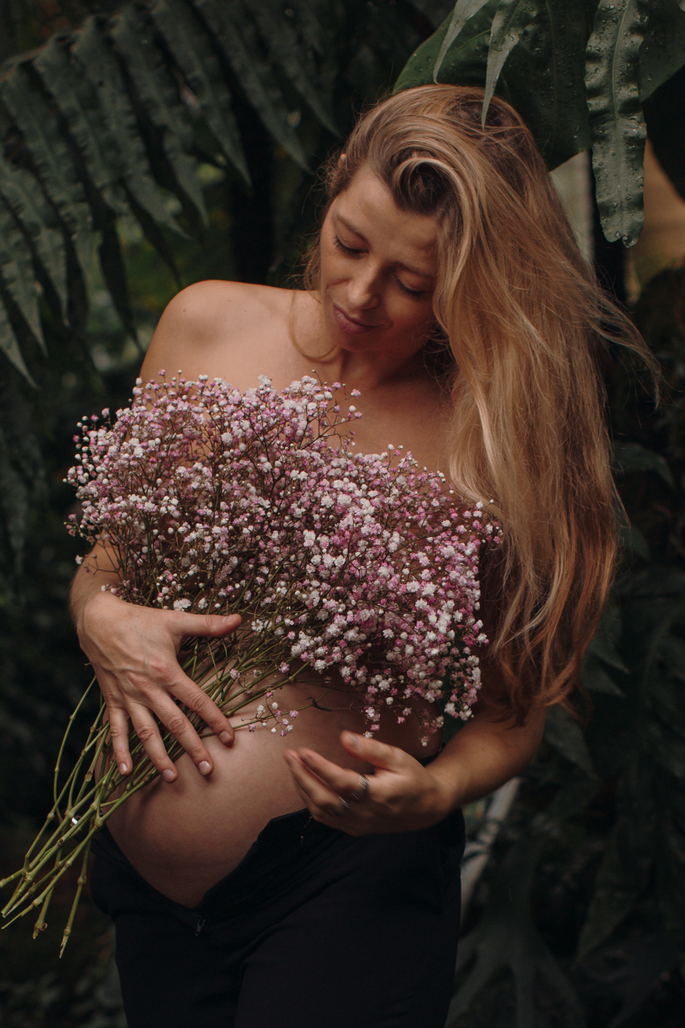 Albina im Garten. Семейный и свадебный фотограф в Франкфурте на Майне Алина Браун