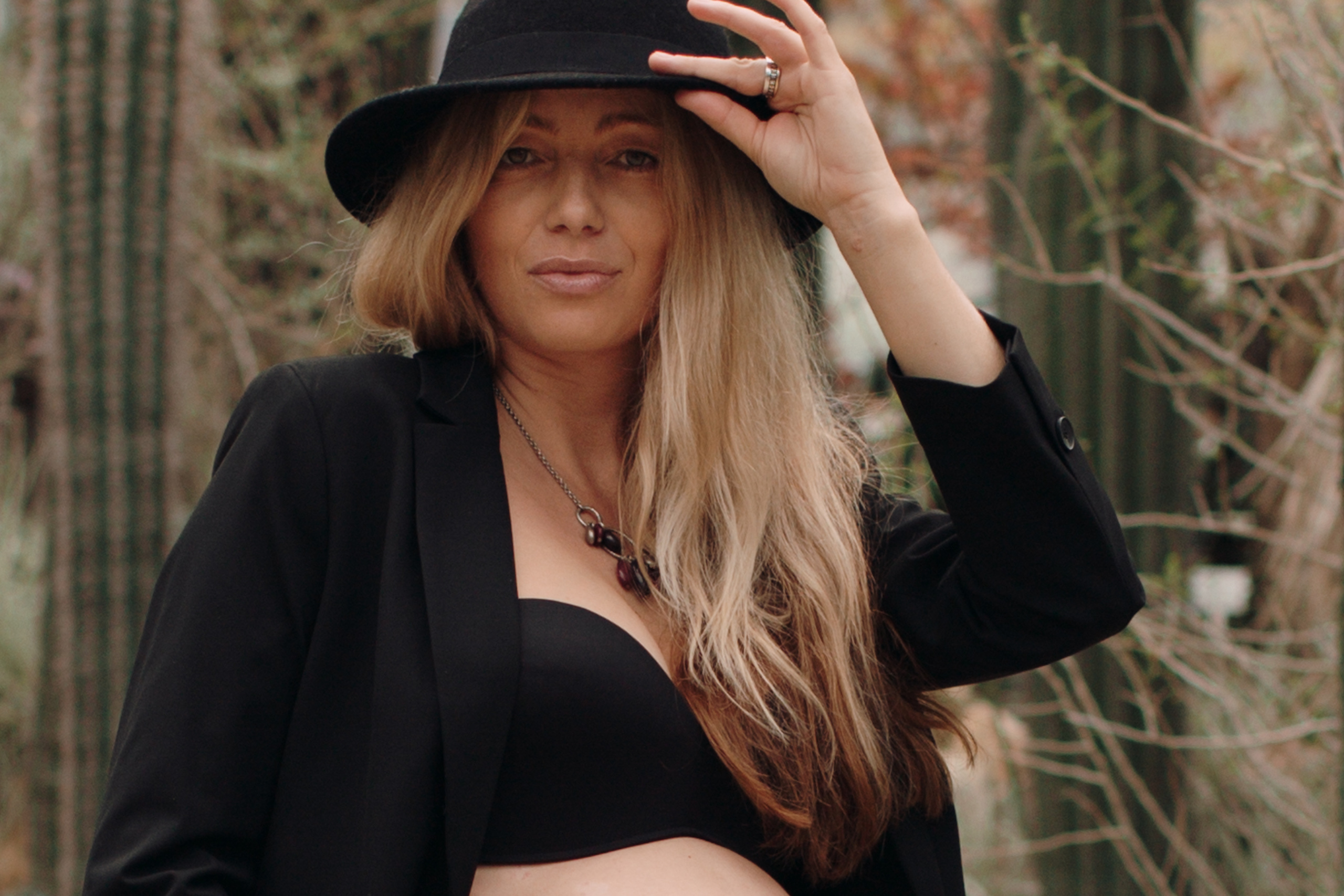 Albina im Garten. Семейный и свадебный фотограф в Франкфурте на Майне Алина Браун