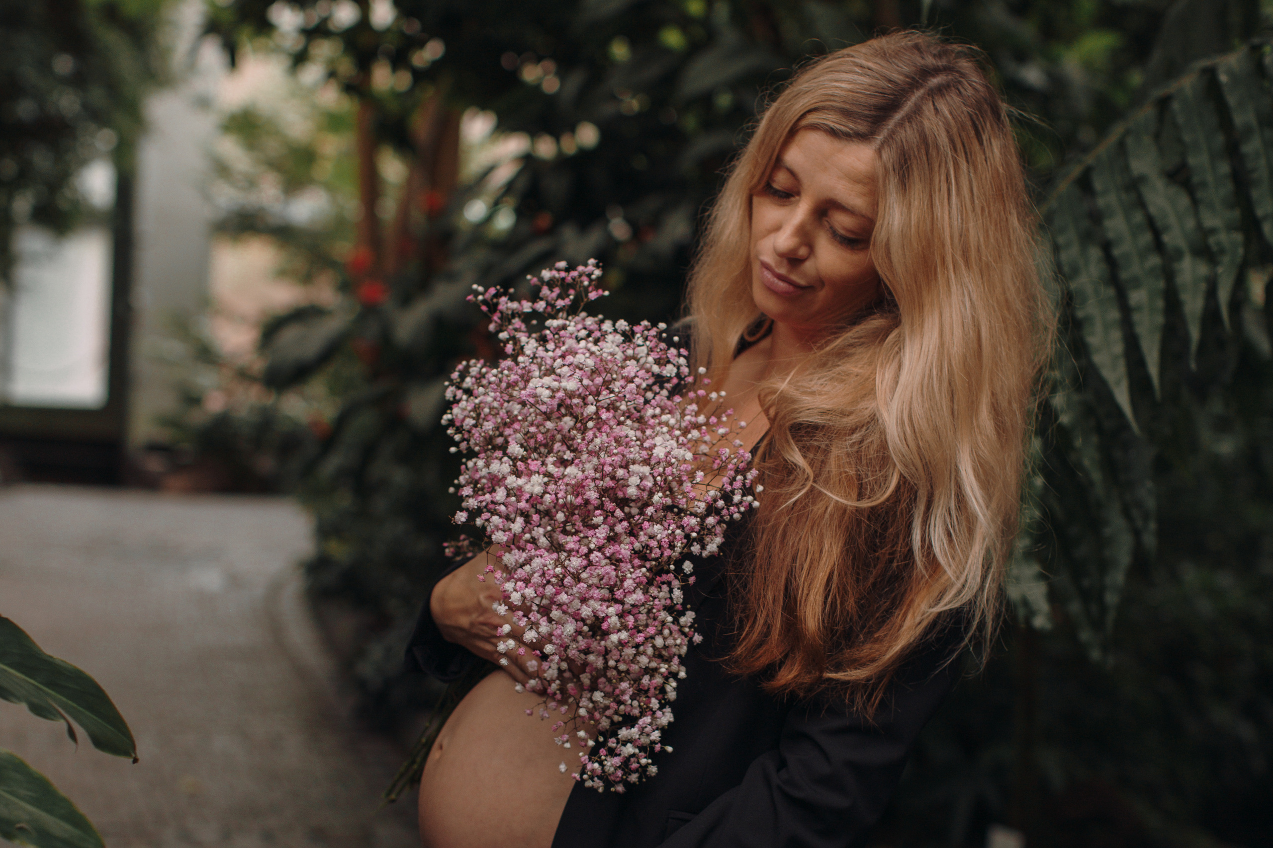 Albina im Garten. Семейный и свадебный фотограф в Франкфурте на Майне Алина Браун