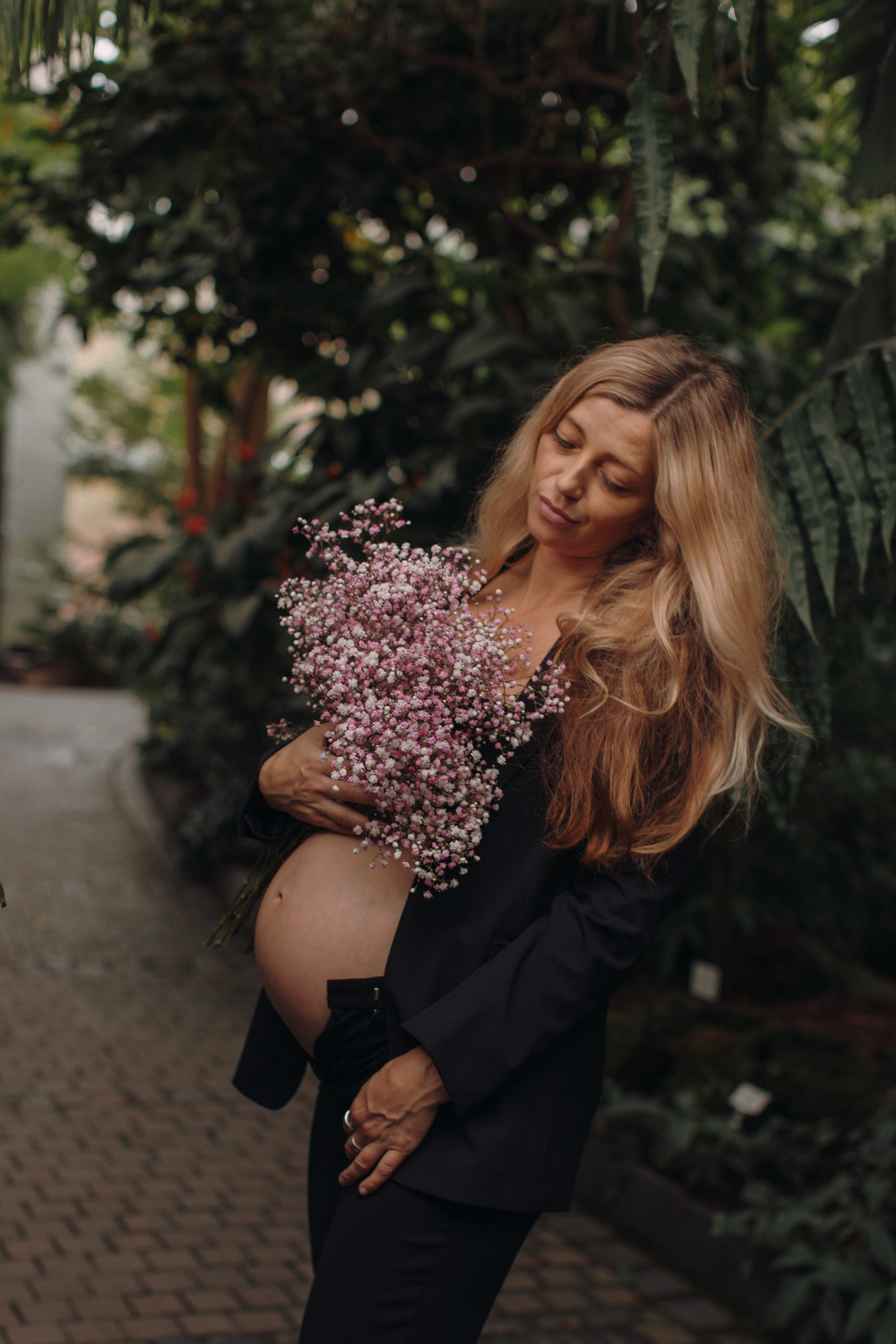 Albina im Garten. Семейный и свадебный фотограф в Франкфурте на Майне Алина Браун