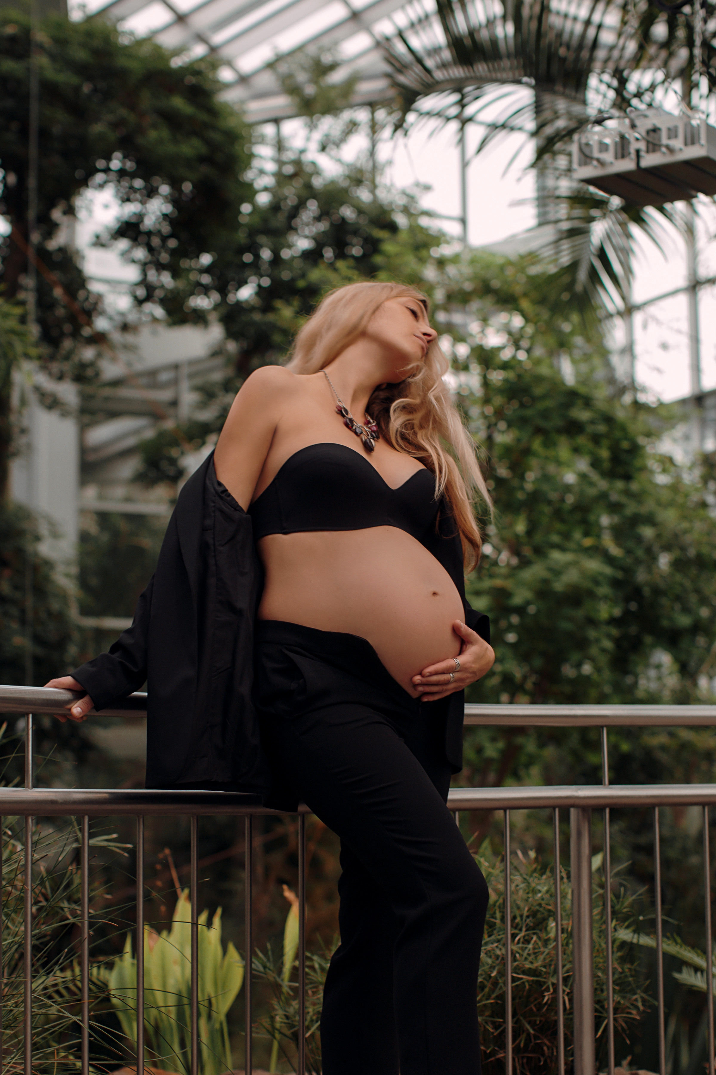 Albina im Garten. Семейный и свадебный фотограф в Франкфурте на Майне Алина Браун