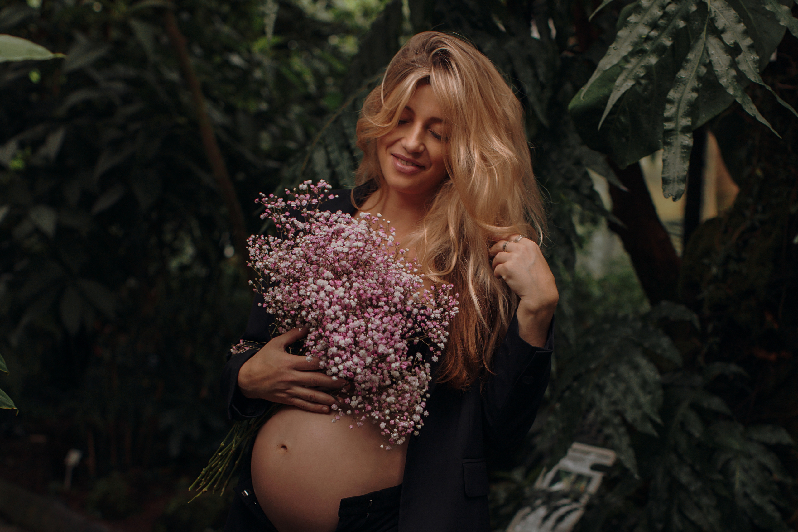 Albina im Garten. Семейный и свадебный фотограф в Франкфурте на Майне Алина Браун