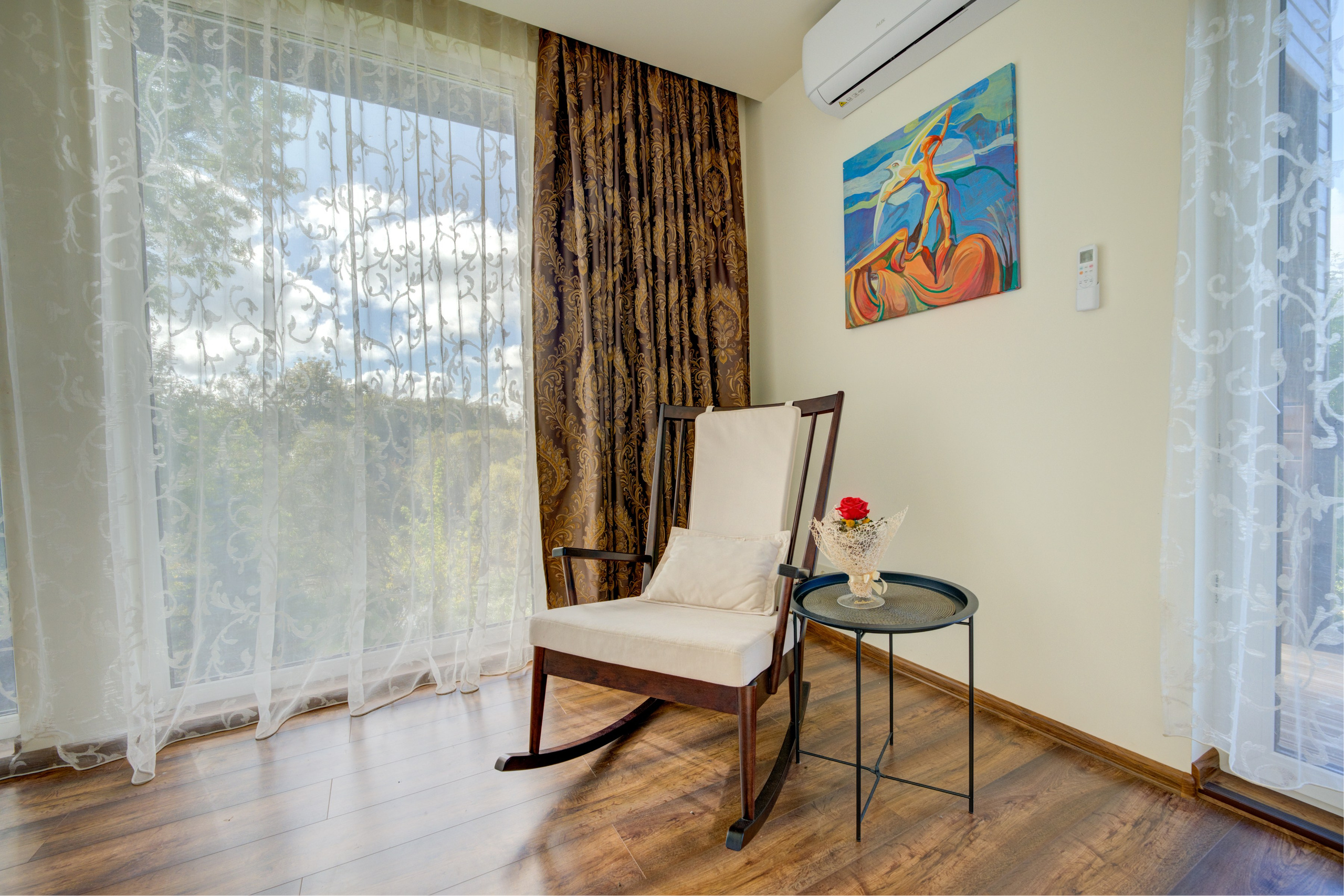 Sadyba Vinliaus r. prie ežero. Elina Sapiega fotografė Vilniuje