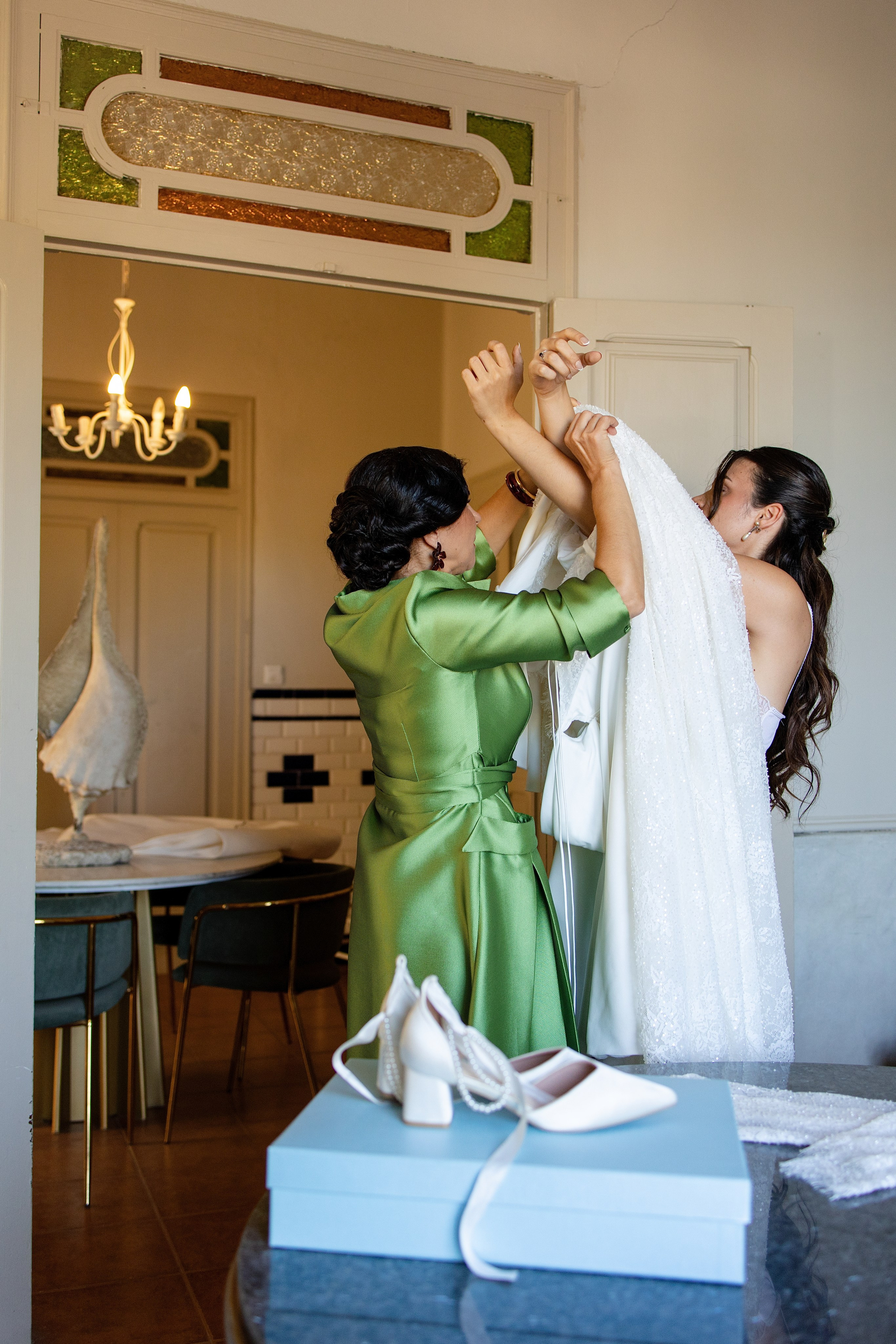alt="Preparativos de la novia en la planta alta de Masia Vistalegre Bétera"