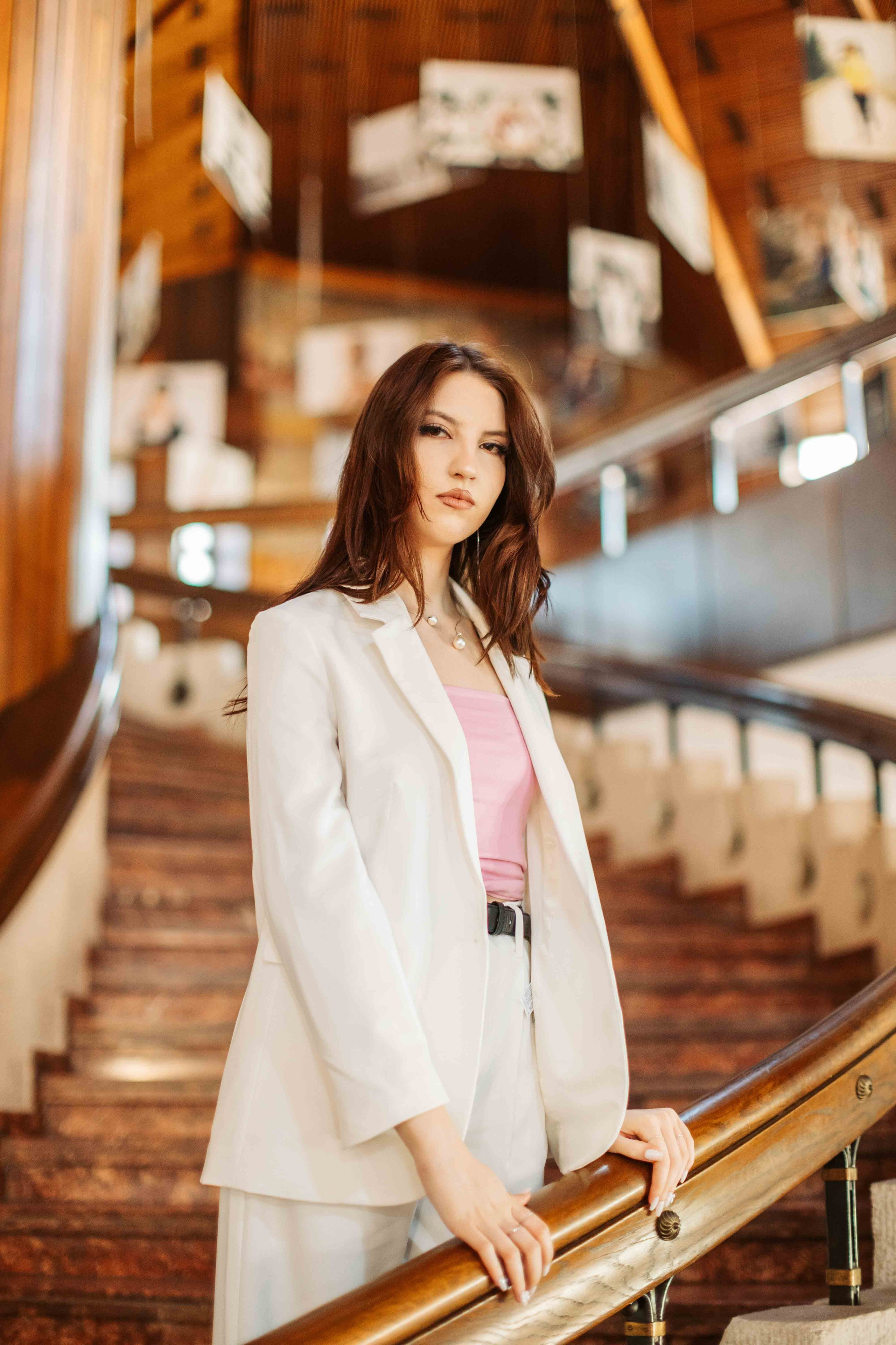 12C — Unirea. Contrast Studio