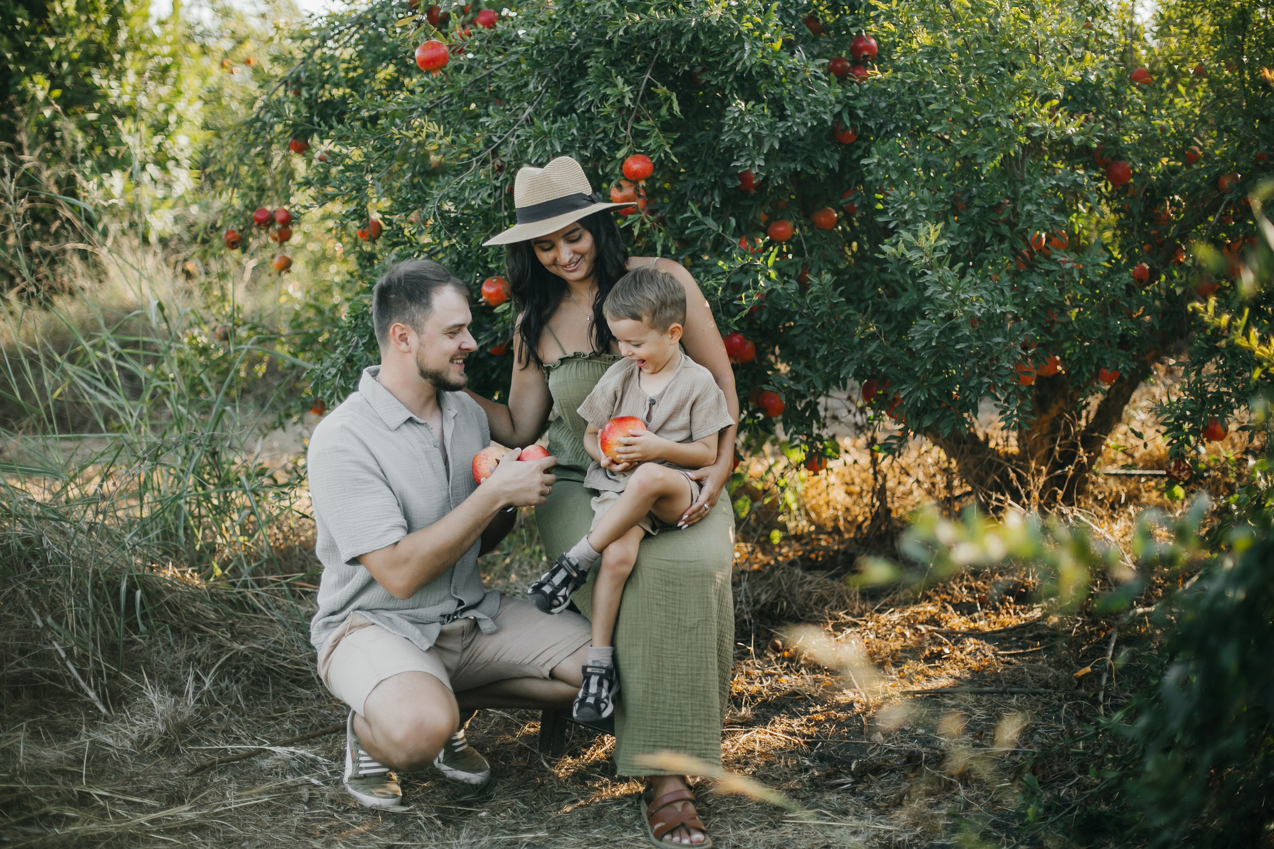 Binyamina garden. Family photographer in Israel