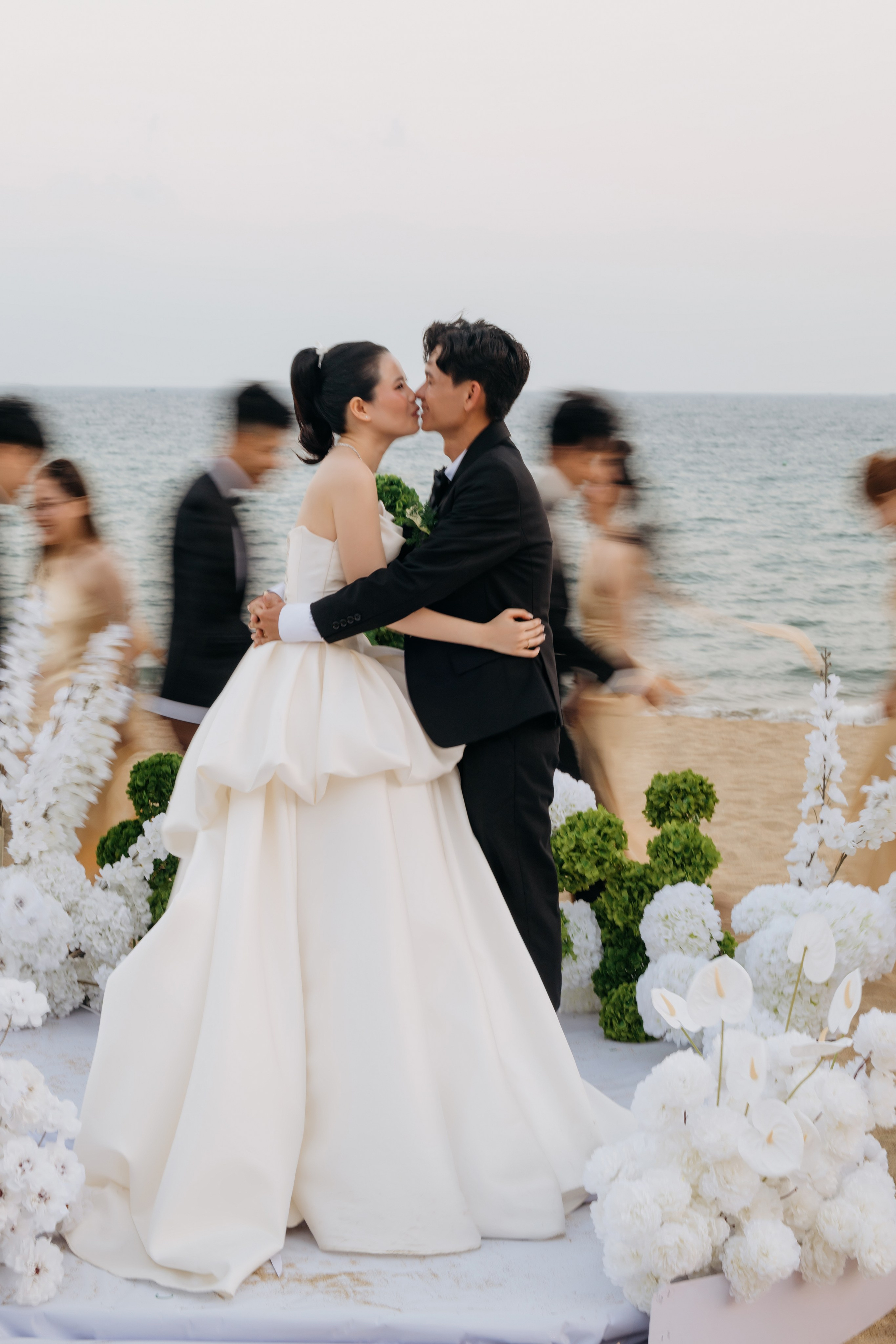 DIEU & THINH/Destination Wedding. Nhiếp ảnh gia đám cưới hàng đầu tại Thành Phố Hồ Chí Minh