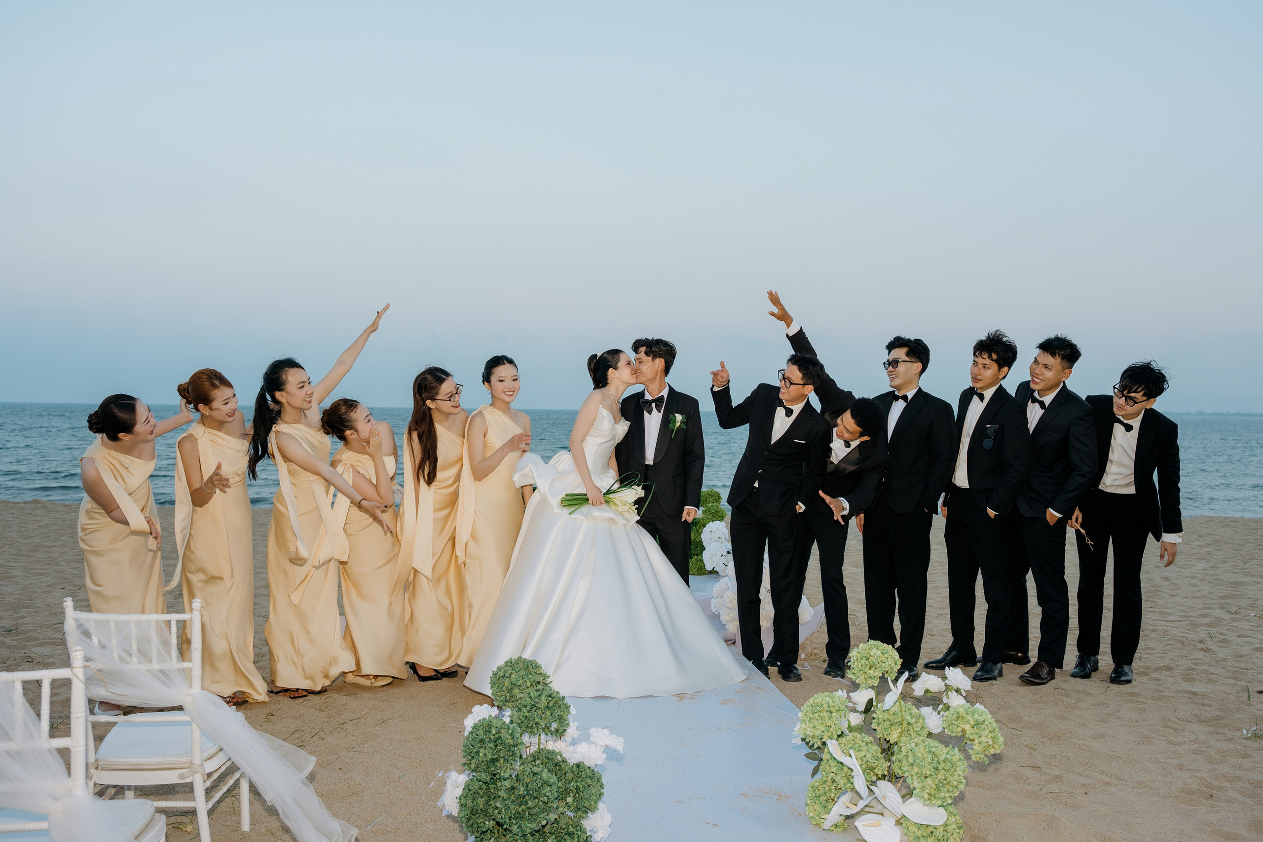 DIEU & THINH/Destination Wedding. Nhiếp ảnh gia đám cưới hàng đầu tại Thành Phố Hồ Chí Minh