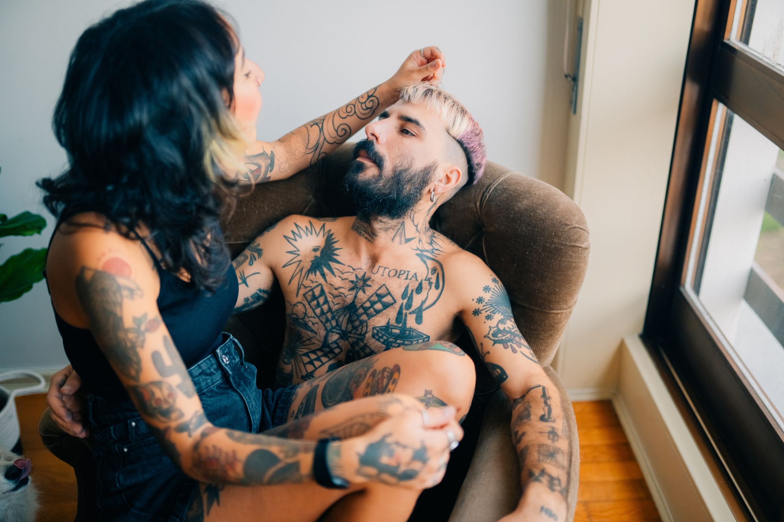 Dani & Rui at their apartment. Maria Sher. Professional photographer from Porto, Portugal