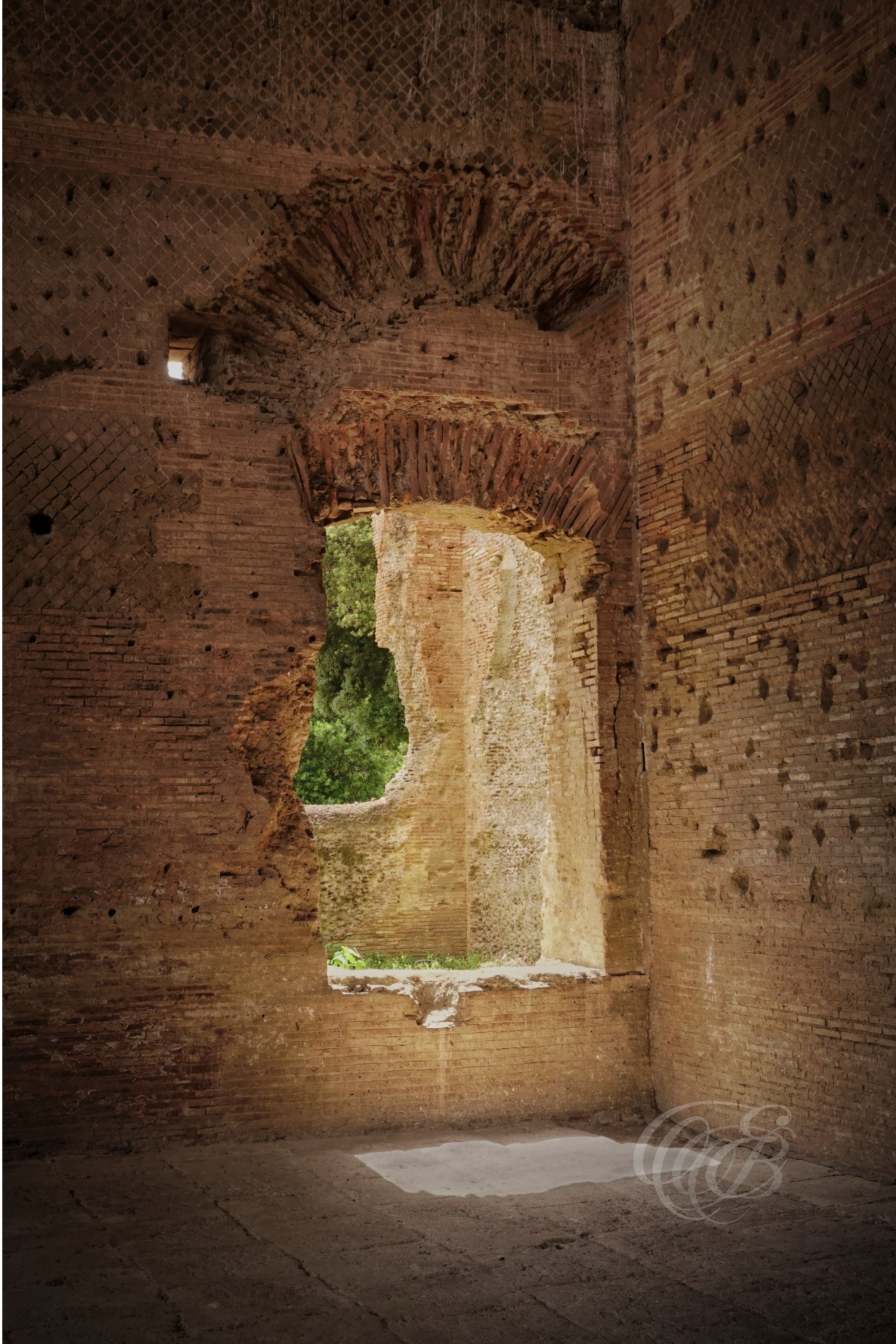 A surviving doorway opening in the Great Thermae offers a glimpse into the layout of one of the principal bathing complexes at Hadrian's Villa. Even in its ruined state, openings such as this help reveal how the different spaces were connected throughout the building.