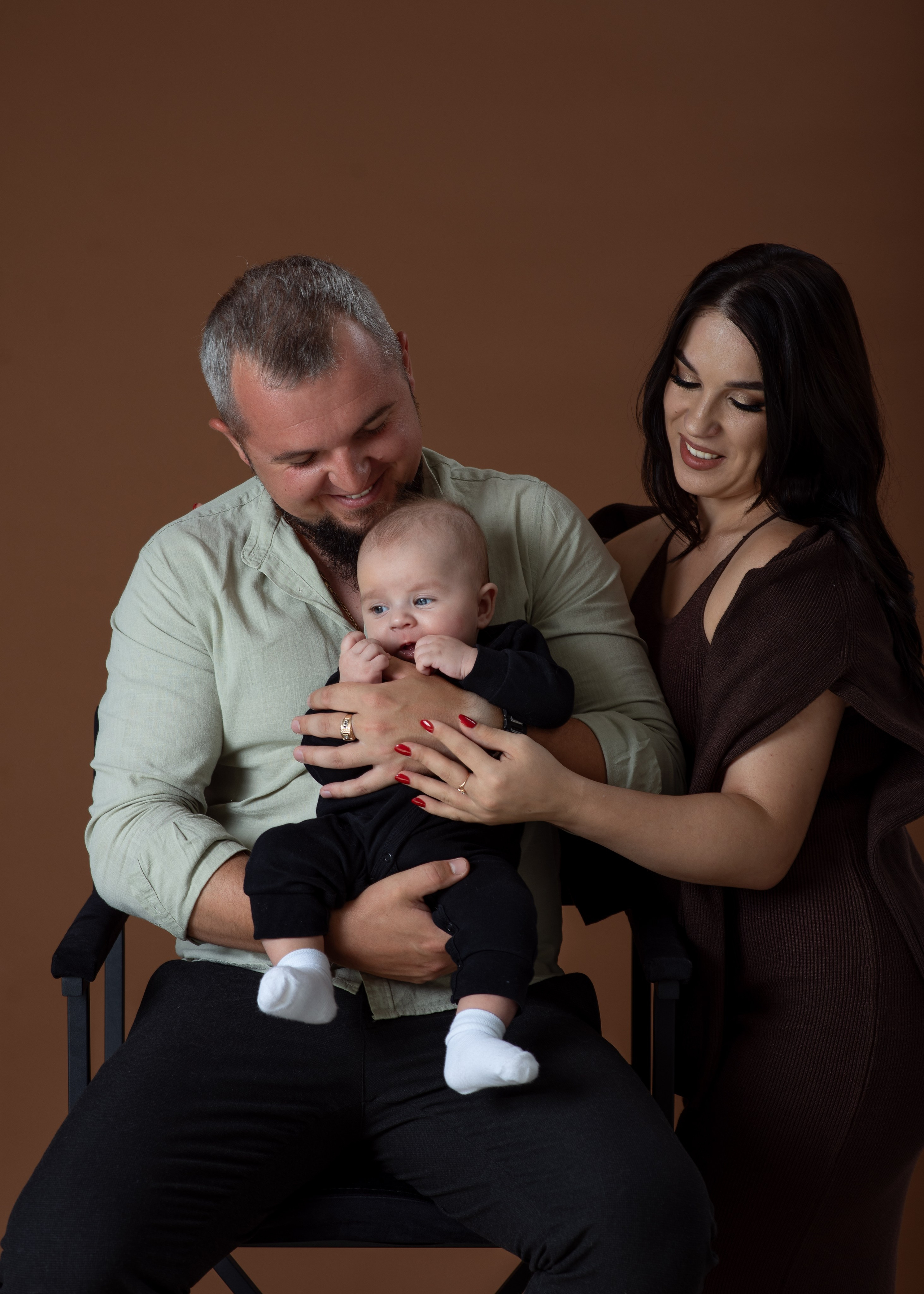 Живые эмоции, объятия, радость и искренние моменты Ваших поколений. Я — семейный фотограф в Анталии, создаю тёплые и естественные фотографии для Вашей семьи