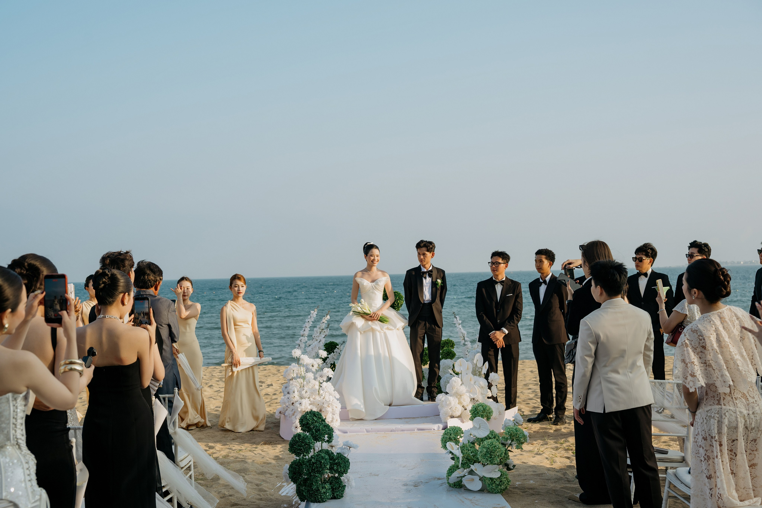 DIEU & THINH/Destination Wedding. Nhiếp ảnh gia đám cưới hàng đầu tại Thành Phố Hồ Chí Minh