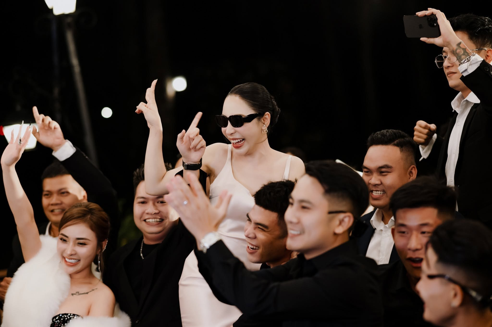 𝐃𝐄𝐍𝐍𝐈𝐒 ⓐⓝⓓ 𝐓𝐈𝐍𝐘/Destination Wedding. Nhiếp ảnh gia đám cưới hàng đầu tại Thành Phố Hồ Chí Minh