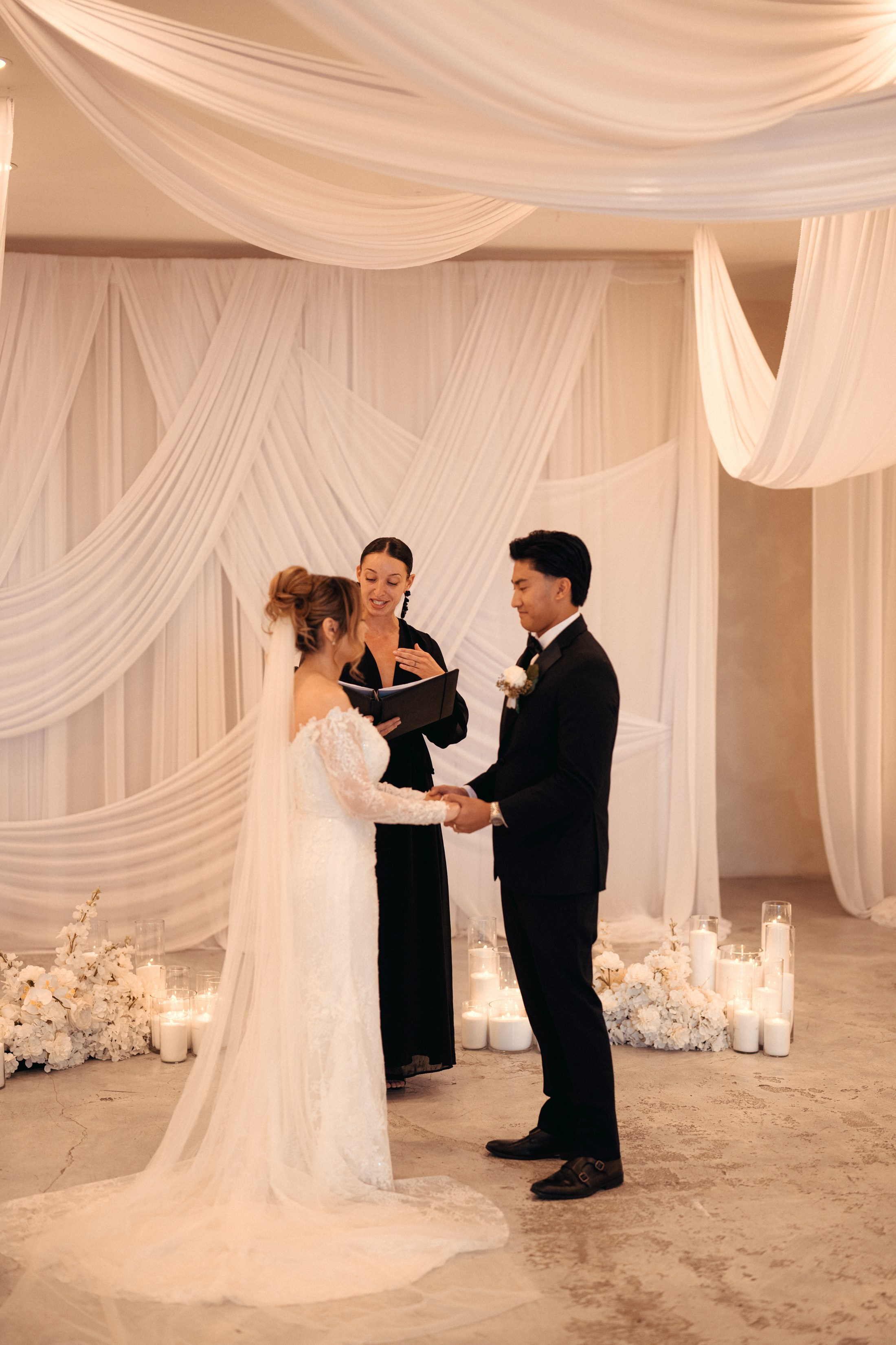 A&R. Wedding & elopement photographer Viktoriya Kravtsov. Las Vegas