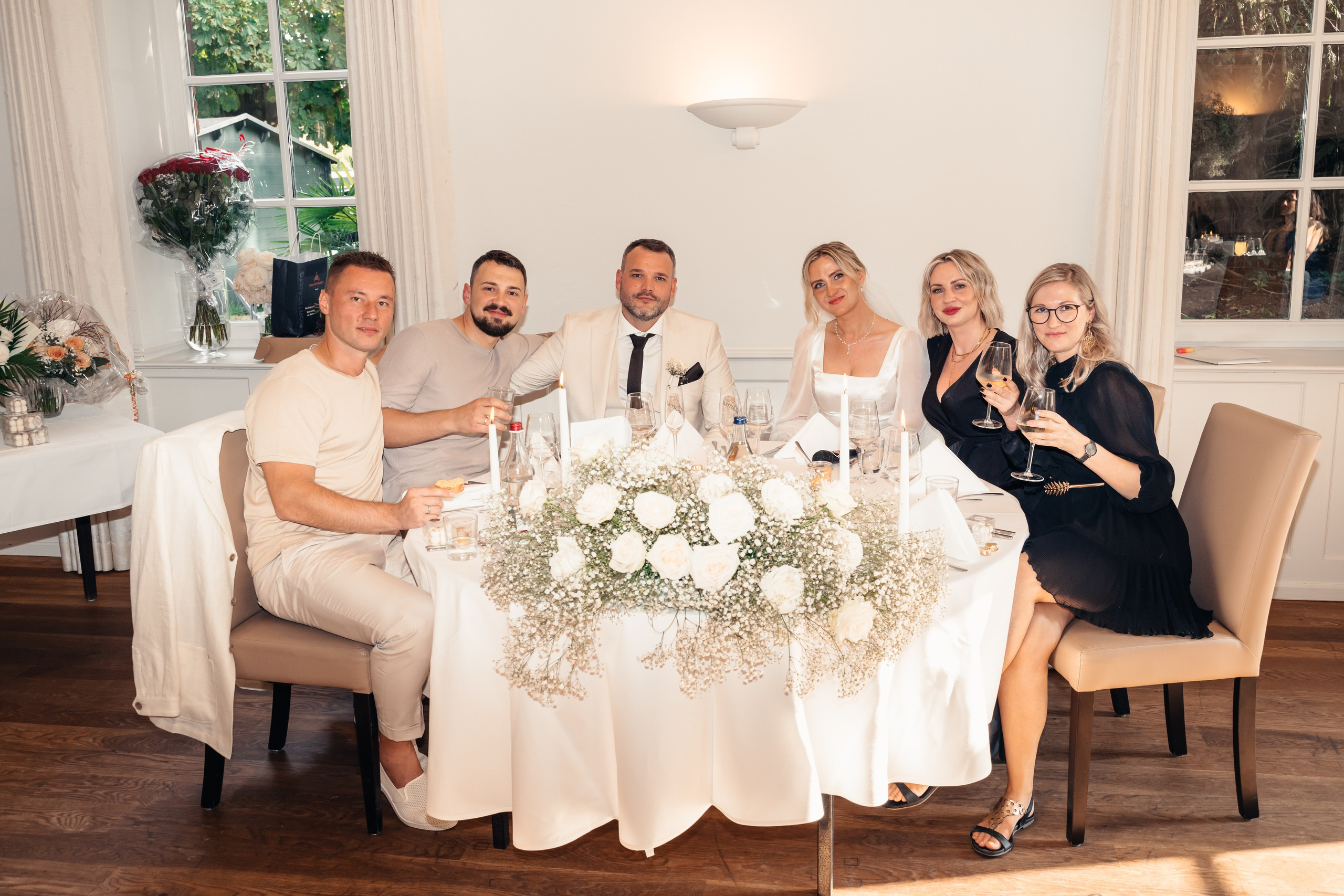 D & M im Restaurant Elfrather Mühle. Wedding Photographer Germany