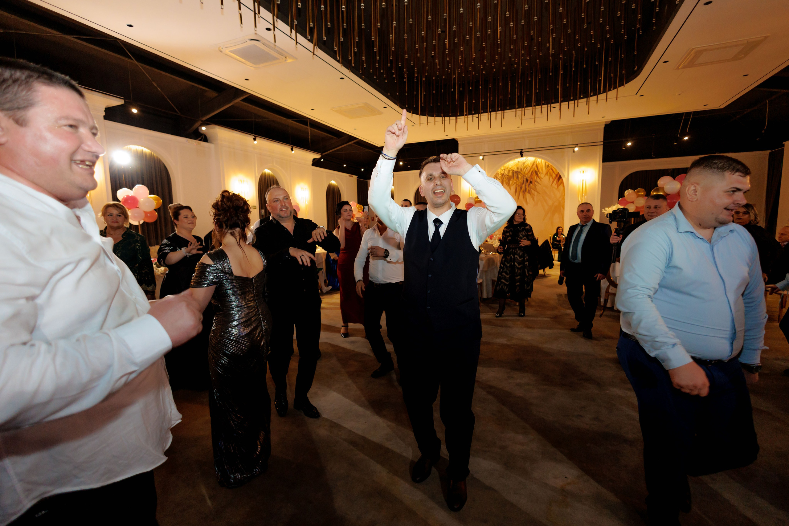 Povestea voastră, regizată de noi |Cristi Turculet Videograf Nuntă Suceava | wedding highlight. Servicii foto-video profesionale, pentru momente de neuitat