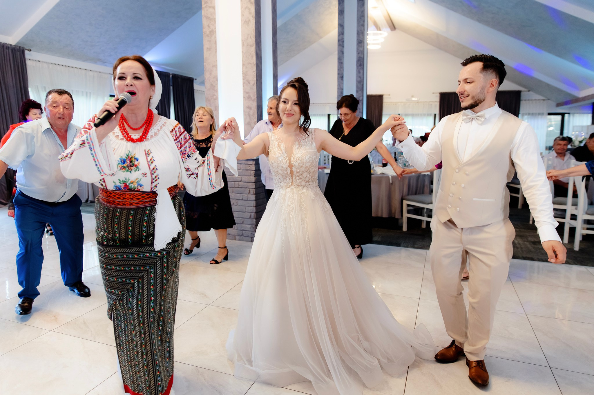 Ioana & Ionuț | Nuntă de poveste la Păstrăvăria Poiana din Mălini județul Suceava. Servicii foto-video profesionale, pentru momente de neuitat