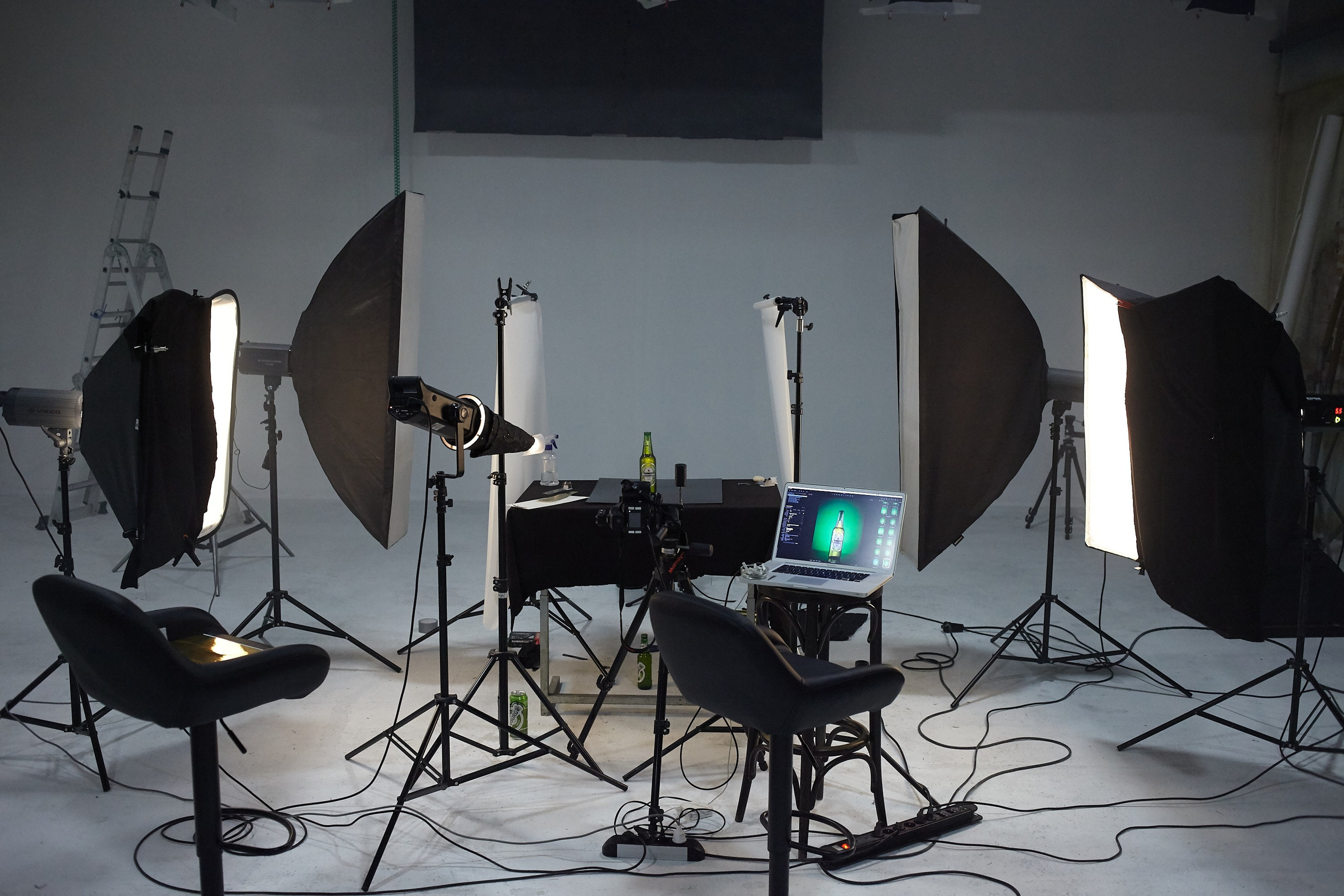 Studio Photogenic. Commercial and studio photographer in Belgrade