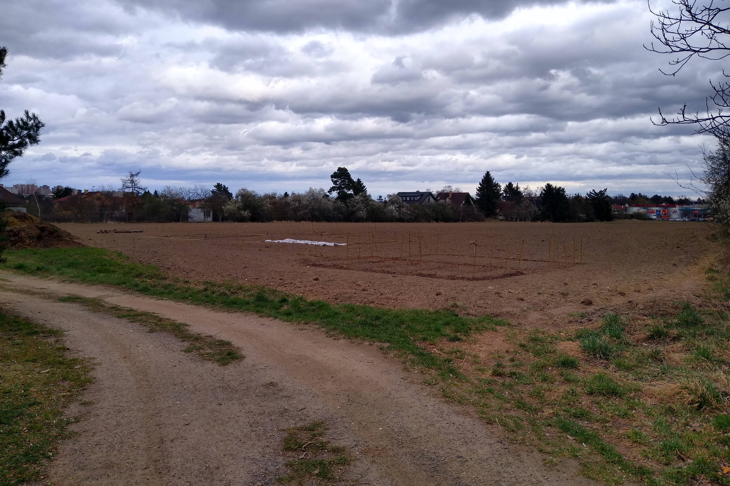 April. Kiki-Niki-Cha! Learn, play, and discover with us!