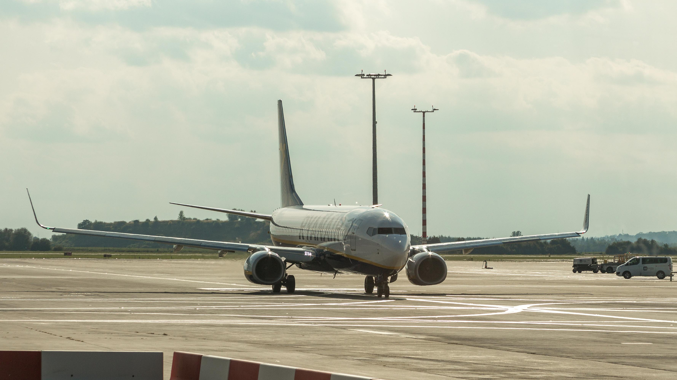 Airport Tour, Vaclav Havel Airport Prague, Ruzyne. Kiki-Niki-Cha! Learn, play, and discover with us!