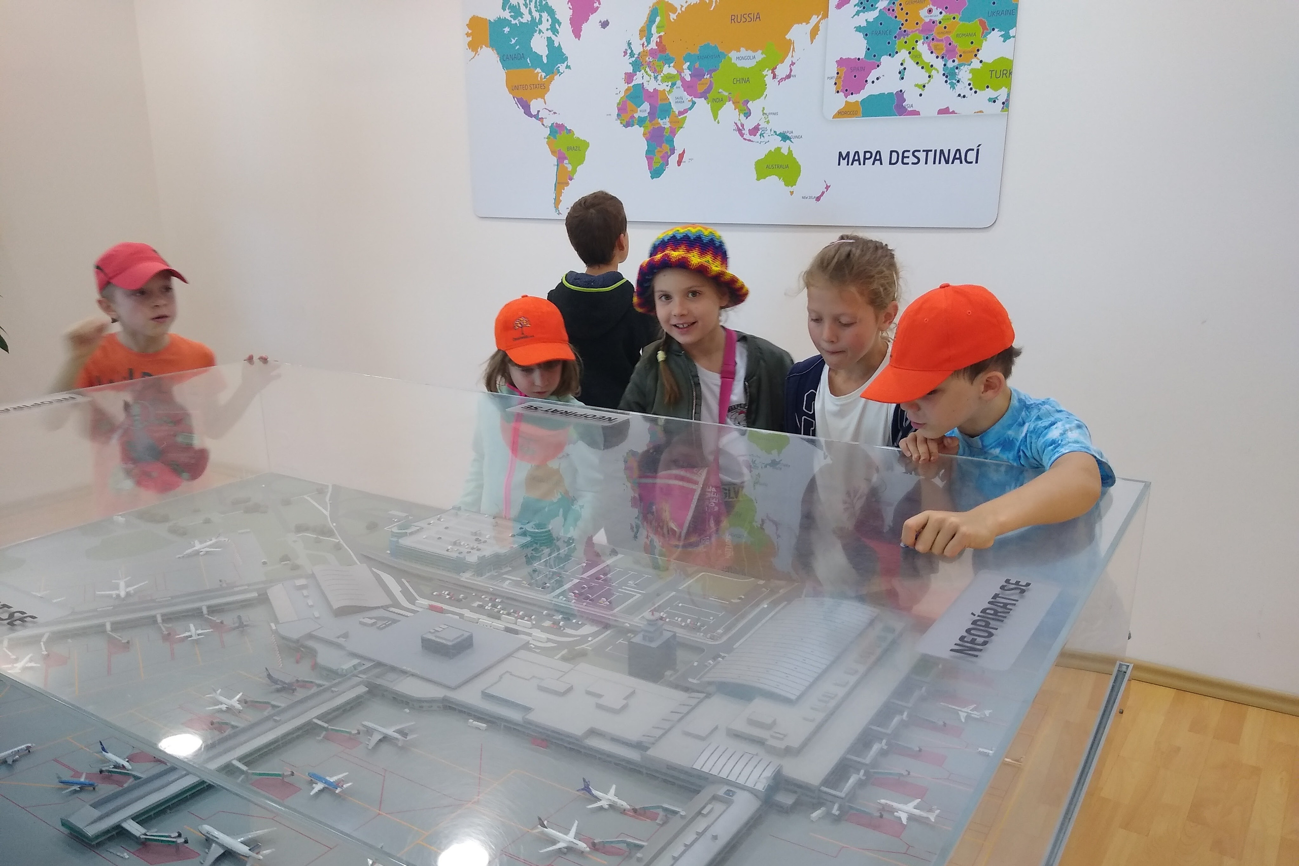 Airport Tour, Vaclav Havel Airport Prague, Ruzyne. Kiki-Niki-Cha! Learn, play, and discover with us!