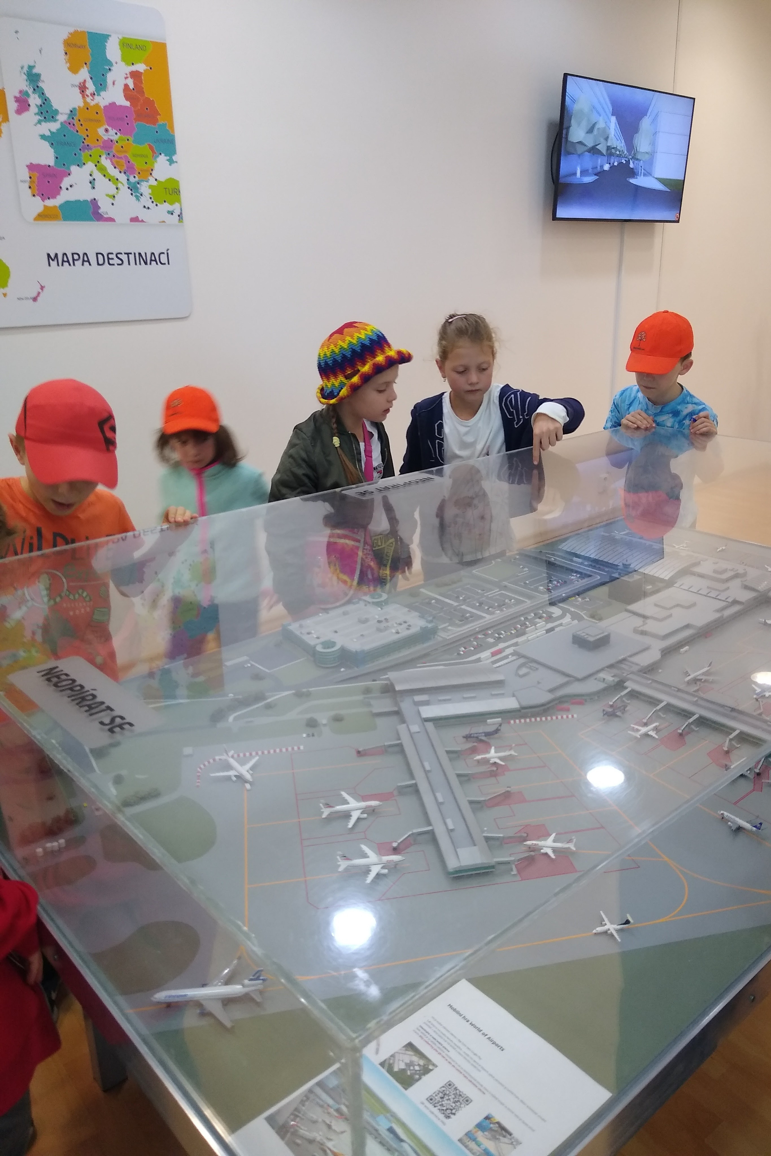 Airport Tour, Vaclav Havel Airport Prague, Ruzyne. Kiki-Niki-Cha! Learn, play, and discover with us!