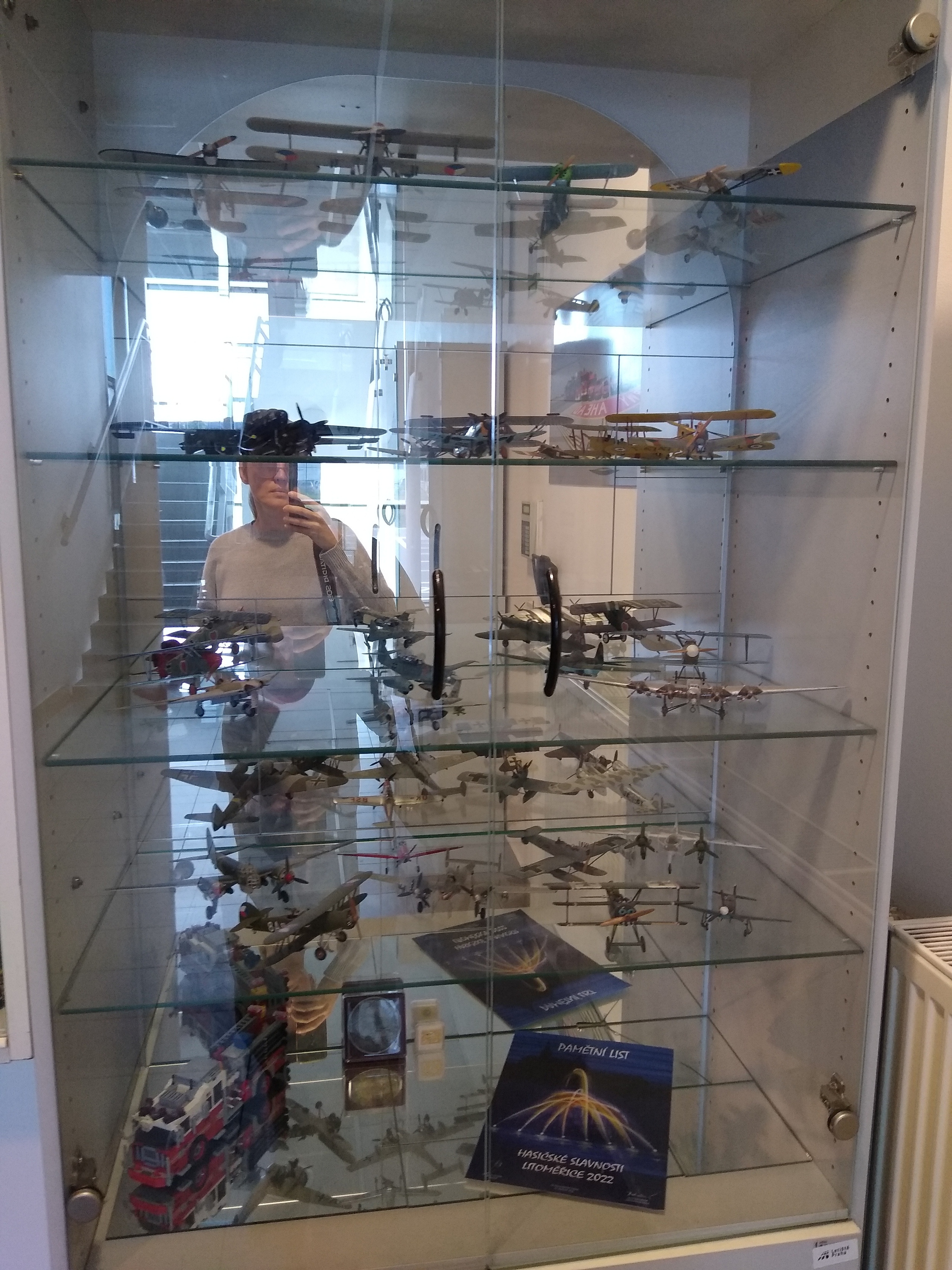 Airport Tour, Vaclav Havel Airport Prague, Ruzyne. Kiki-Niki-Cha! Learn, play, and discover with us!