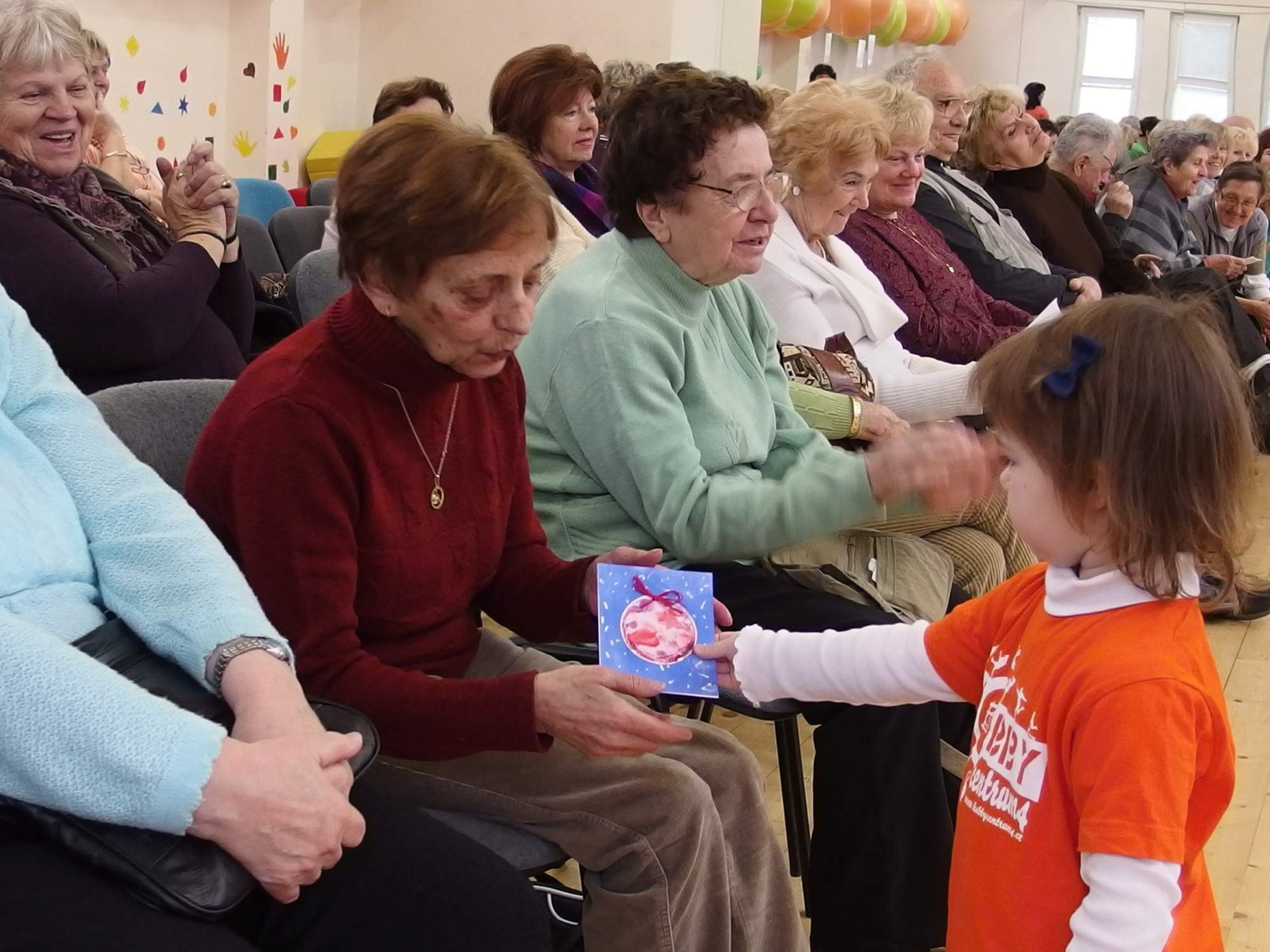 Vystoupení pro seniory. Kiki-Niki-Cha! Learn, play, and discover with us!