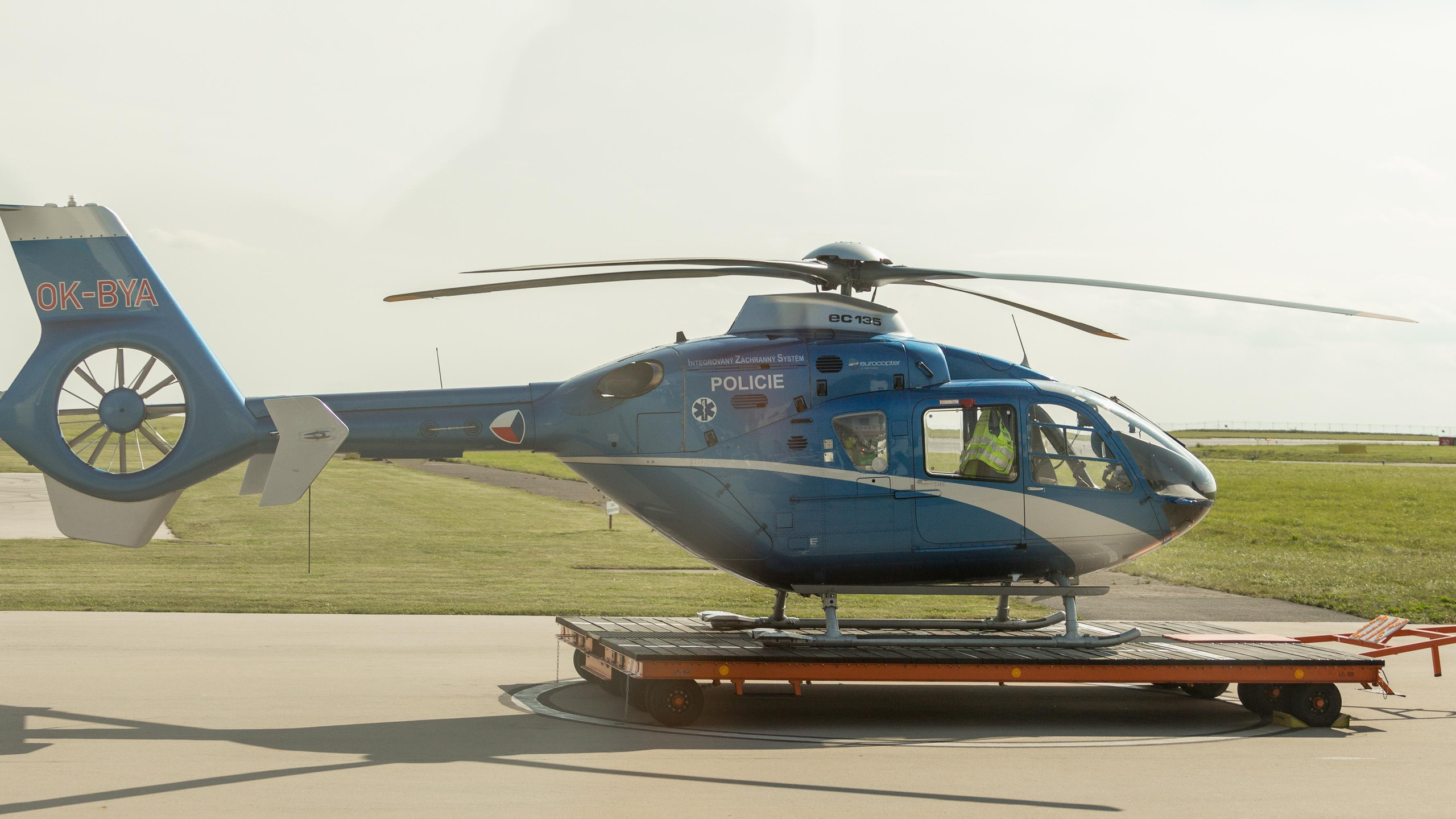 Airport Tour, Vaclav Havel Airport Prague, Ruzyne. Kiki-Niki-Cha! Learn, play, and discover with us!