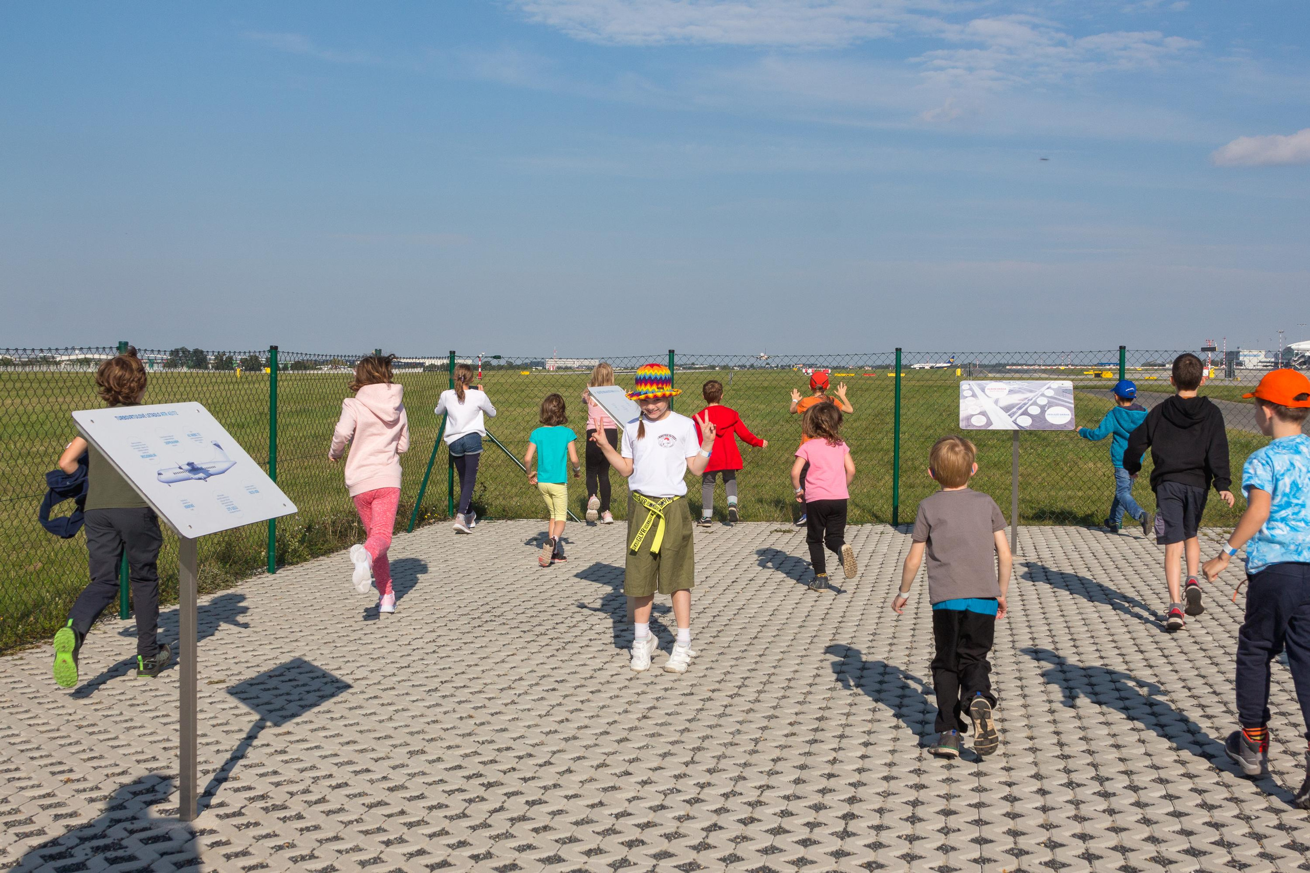 Airport Tour, Vaclav Havel Airport Prague, Ruzyne. Kiki-Niki-Cha! Learn, play, and discover with us!