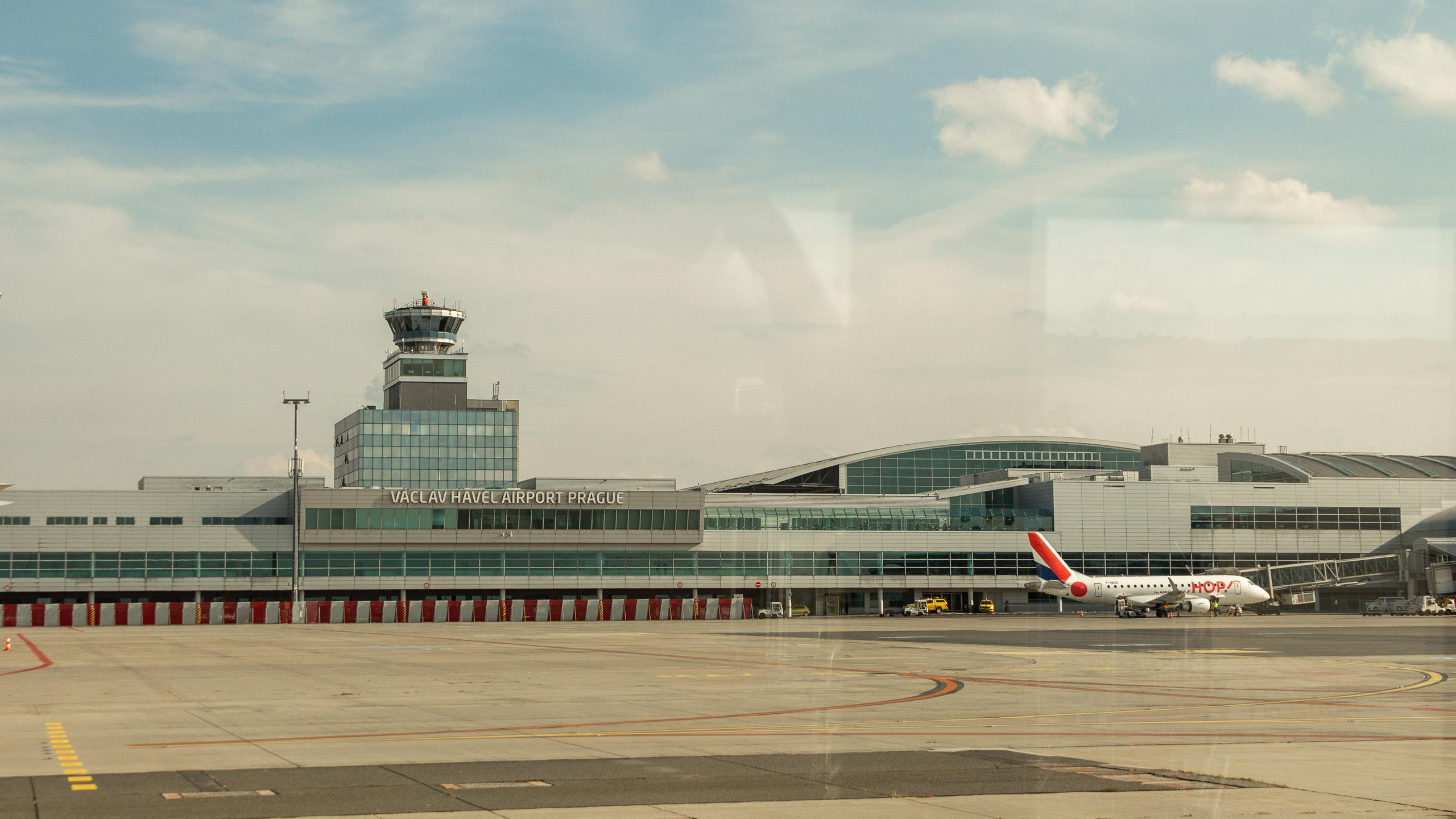 Airport Tour, Vaclav Havel Airport Prague, Ruzyne. Kiki-Niki-Cha! Learn, play, and discover with us!
