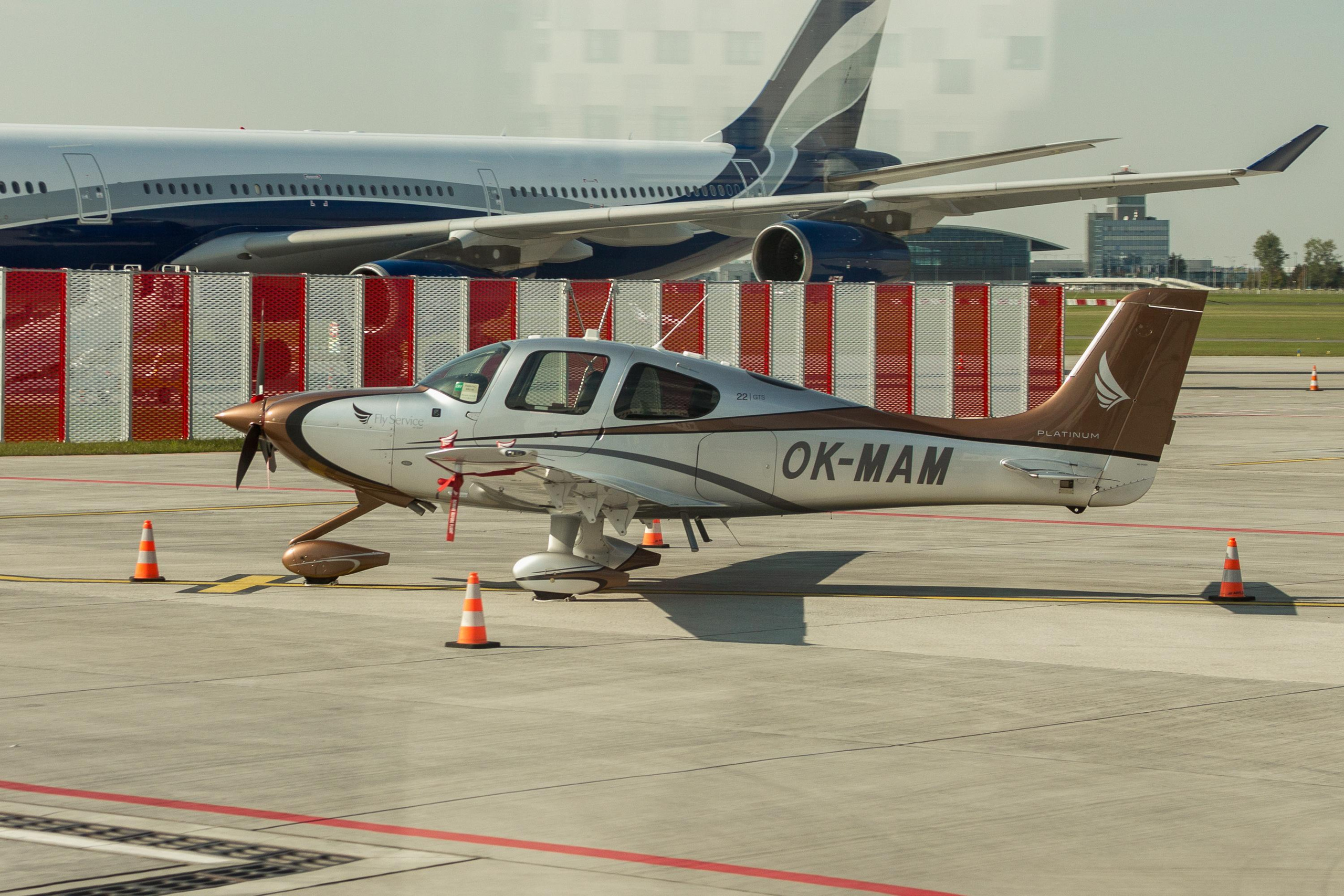 Airport Tour, Vaclav Havel Airport Prague, Ruzyne. Kiki-Niki-Cha! Learn, play, and discover with us!