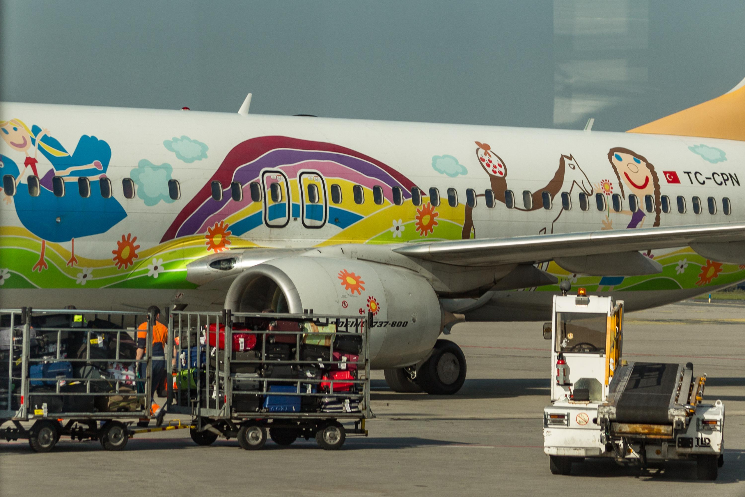 Airport Tour, Vaclav Havel Airport Prague, Ruzyne. Kiki-Niki-Cha! Learn, play, and discover with us!