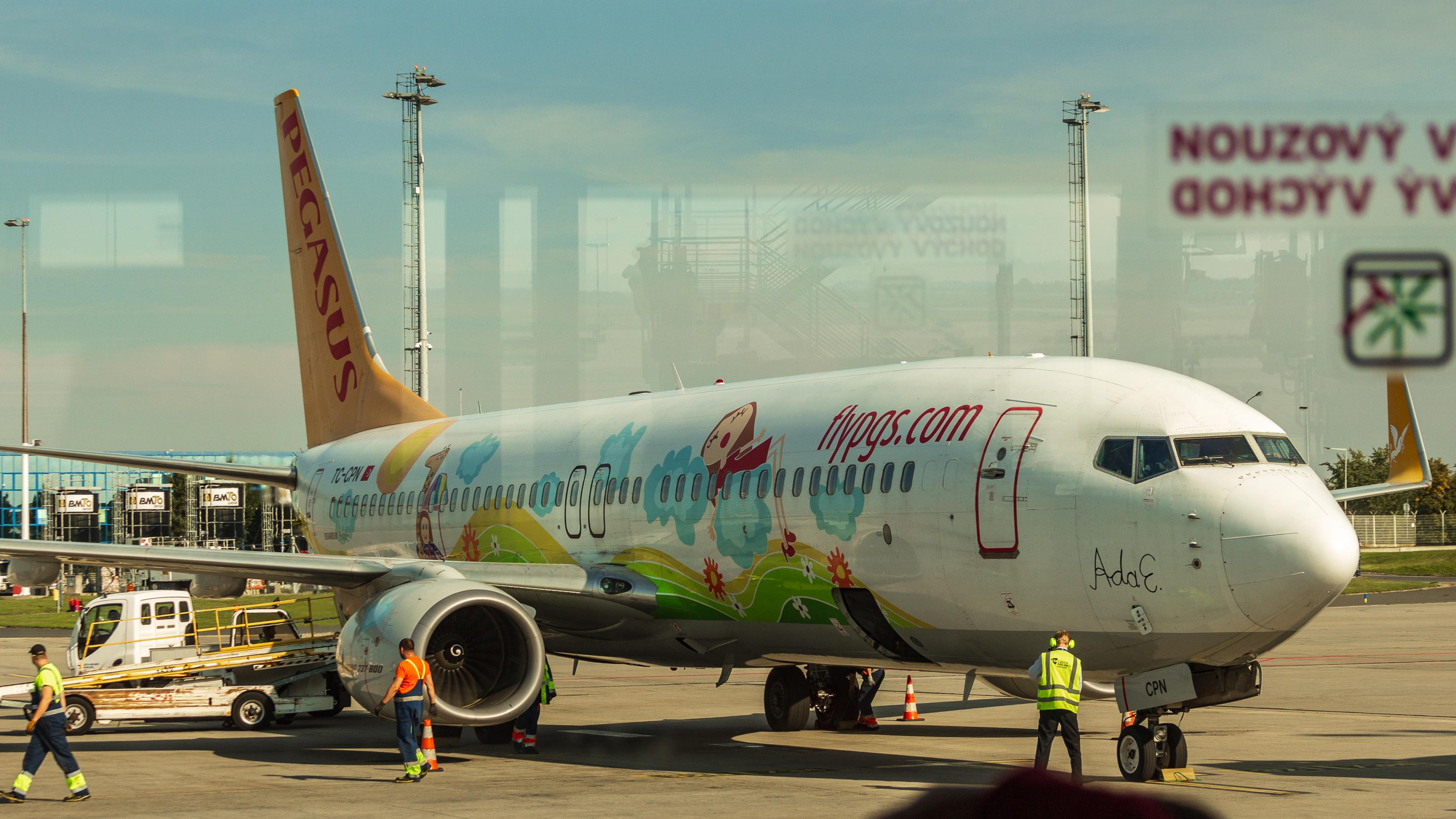 Airport Tour, Vaclav Havel Airport Prague, Ruzyne. Kiki-Niki-Cha! Learn, play, and discover with us!